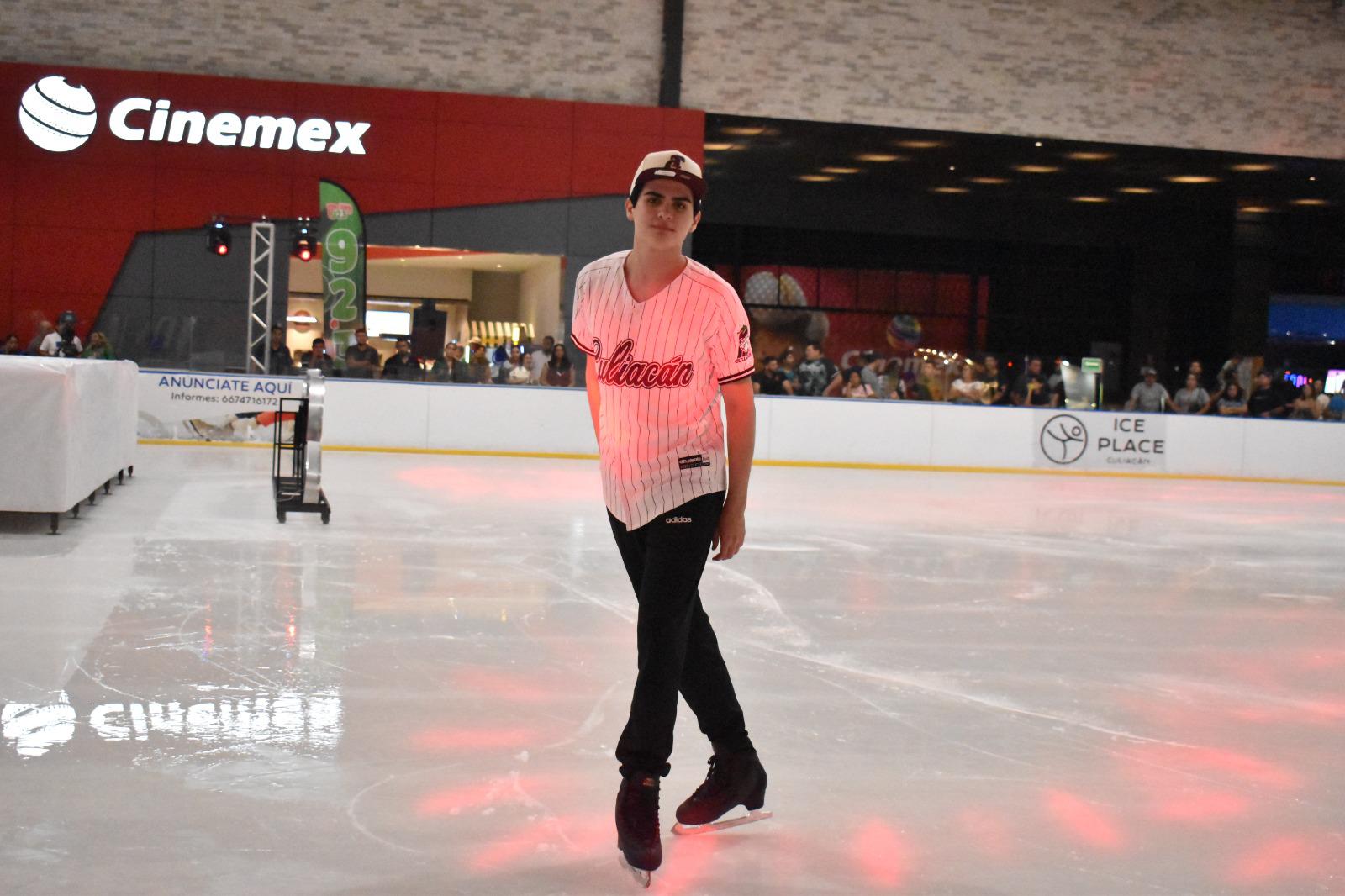 $!Tomateros de Culiacán presenta sus uniformes con espectáculo sobre hielo