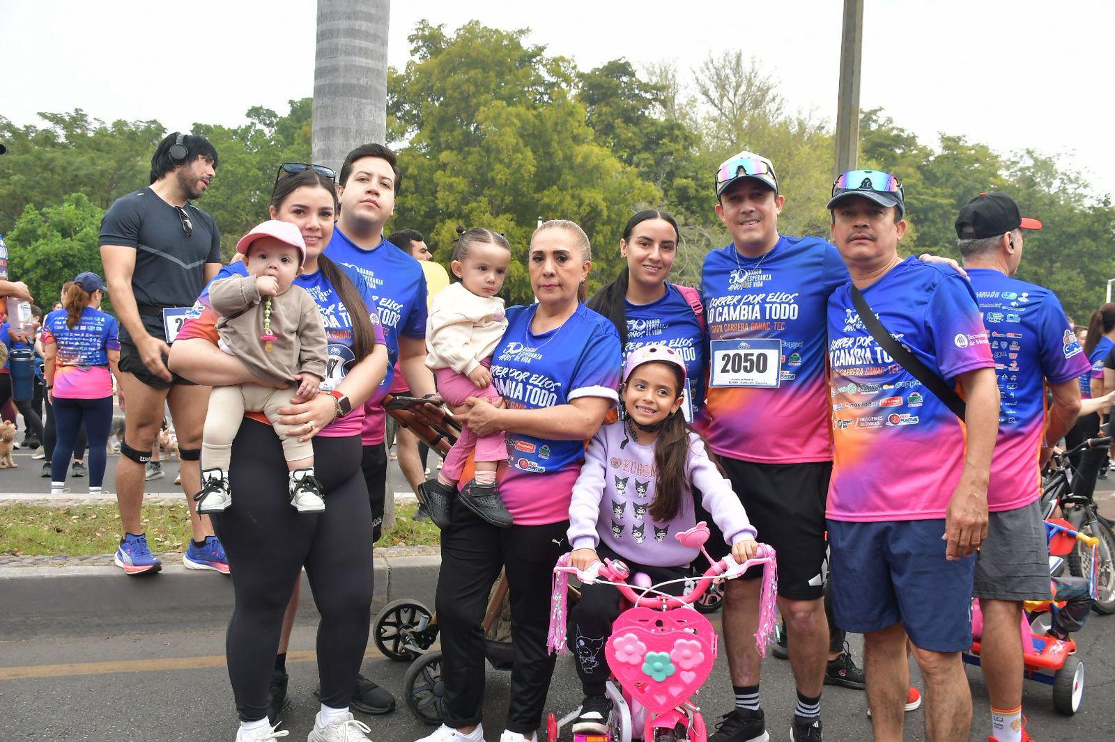 $!La familia Cárdenas Carrasco participó en la carrera.