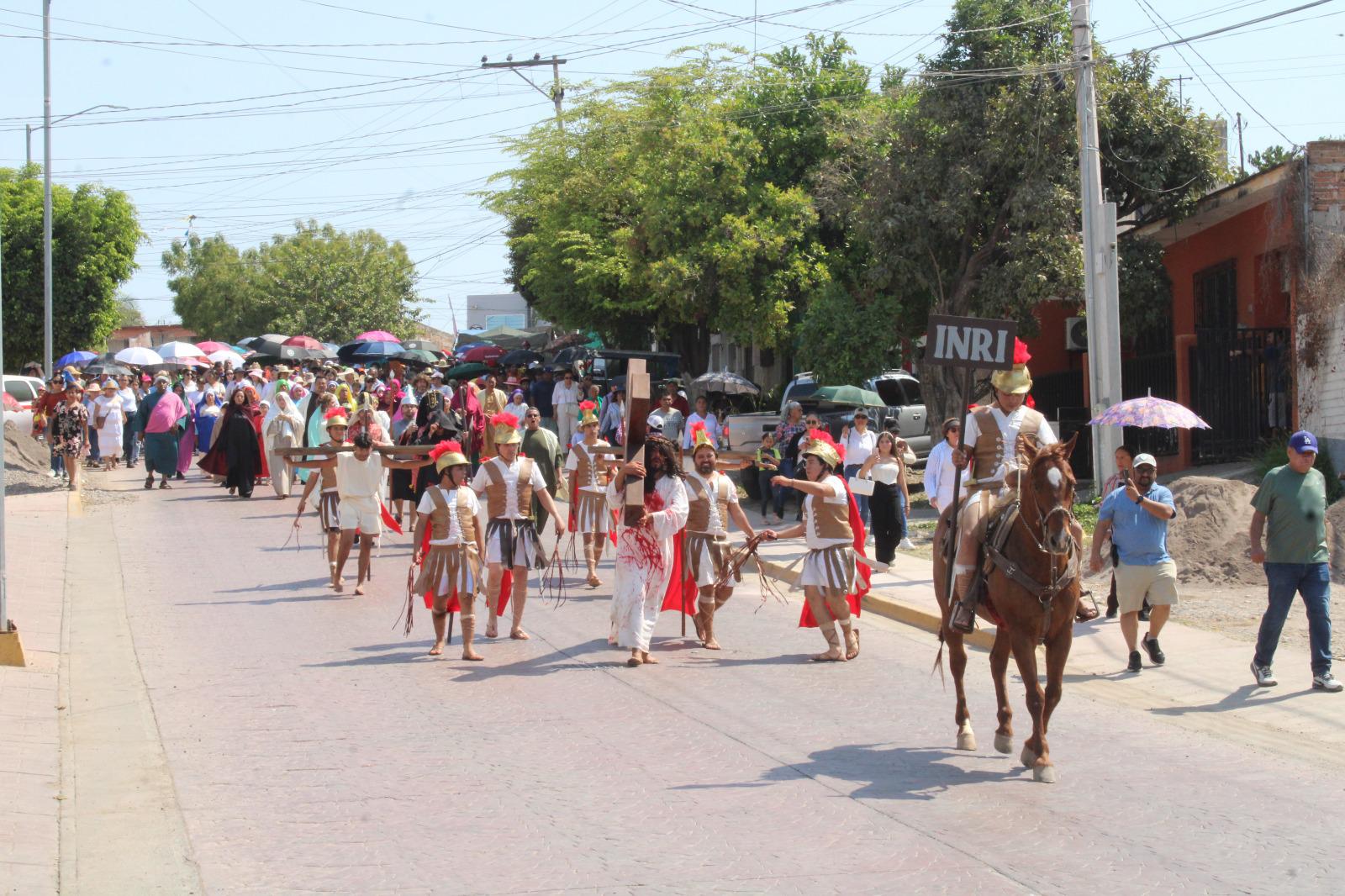 $!Reviven la pasión de Cristo en el ya tradicional Viacrucis viviente, en El Rosario