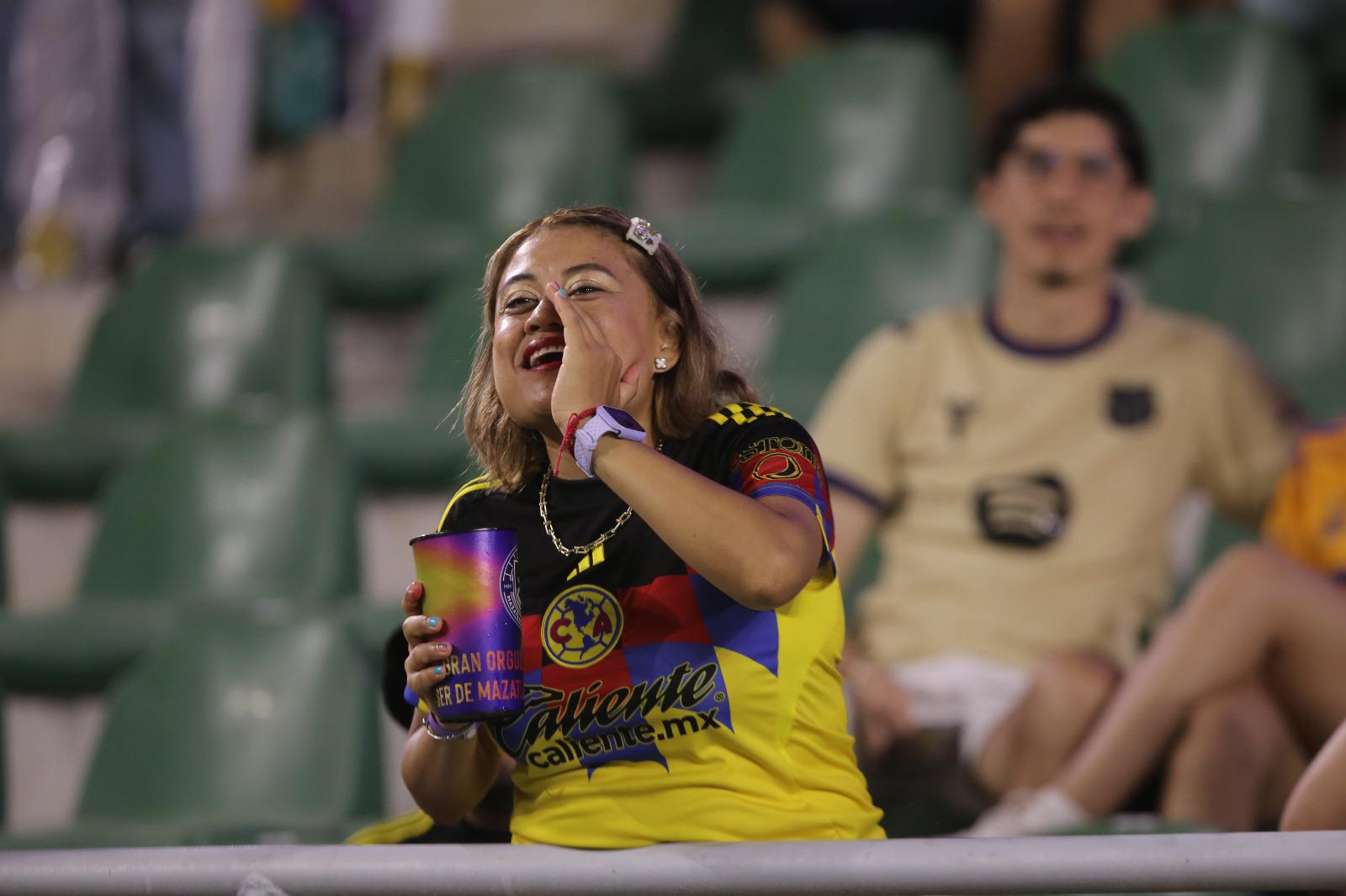 $!Afición americanista nuevamente abarrota estadio El Encanto