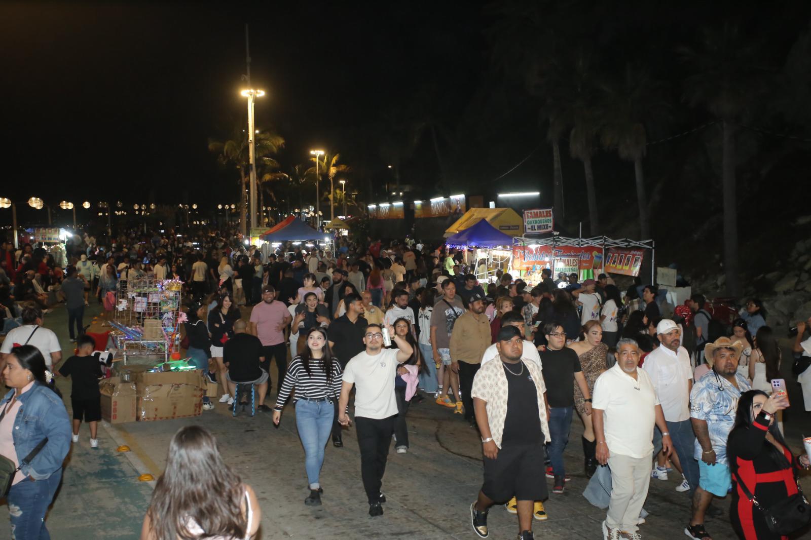 $!Carnaval de Mazatlán reúne a 123 mil personas en su tercer día y fortalece la economía local, informa Estrella Palacios