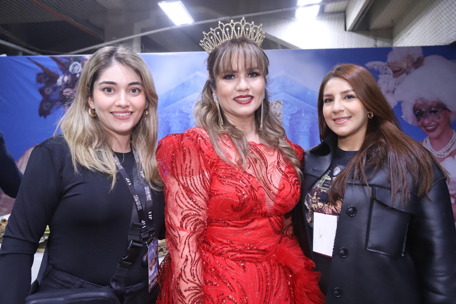 $!Tania Juracy Álvarez Mexía, Reina de los Juegos Florales de 1999, entre Marcela Valdez y Lorena Lizárraga, Reina de los Juegos Florales y del Carnaval de Mazatlán 2014.