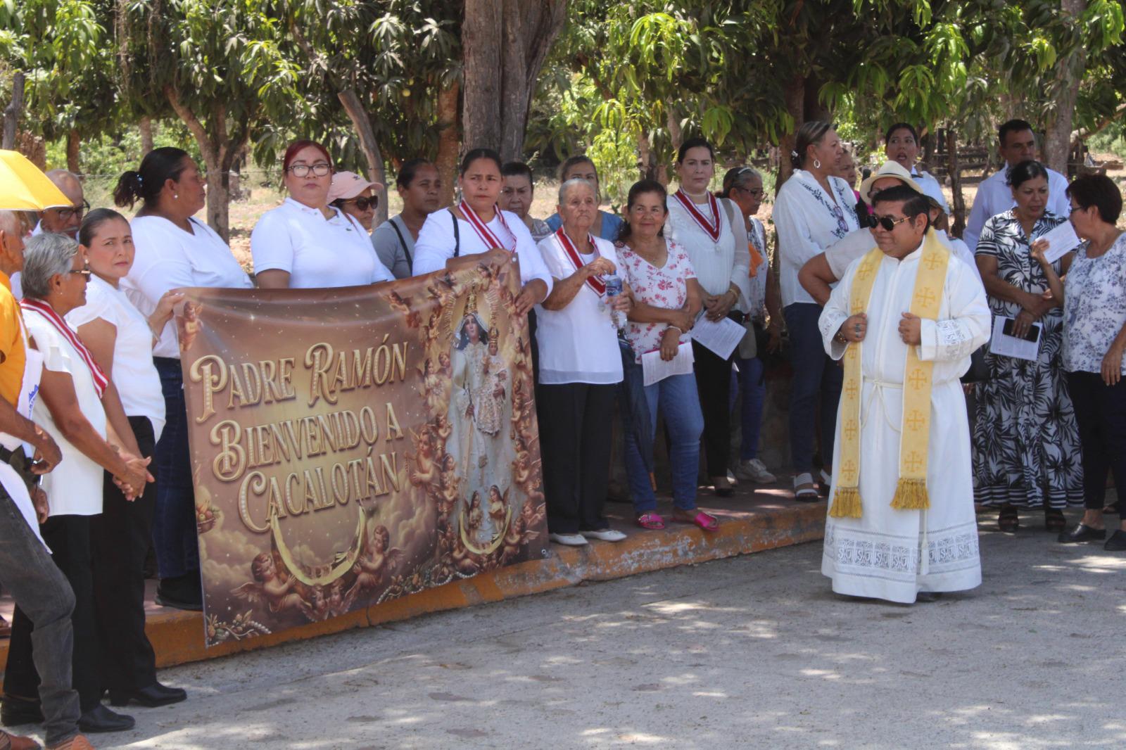 $!Fieles de Cacalotán reciben a su nuevo párroco, el padre Ramón García Valenzuela