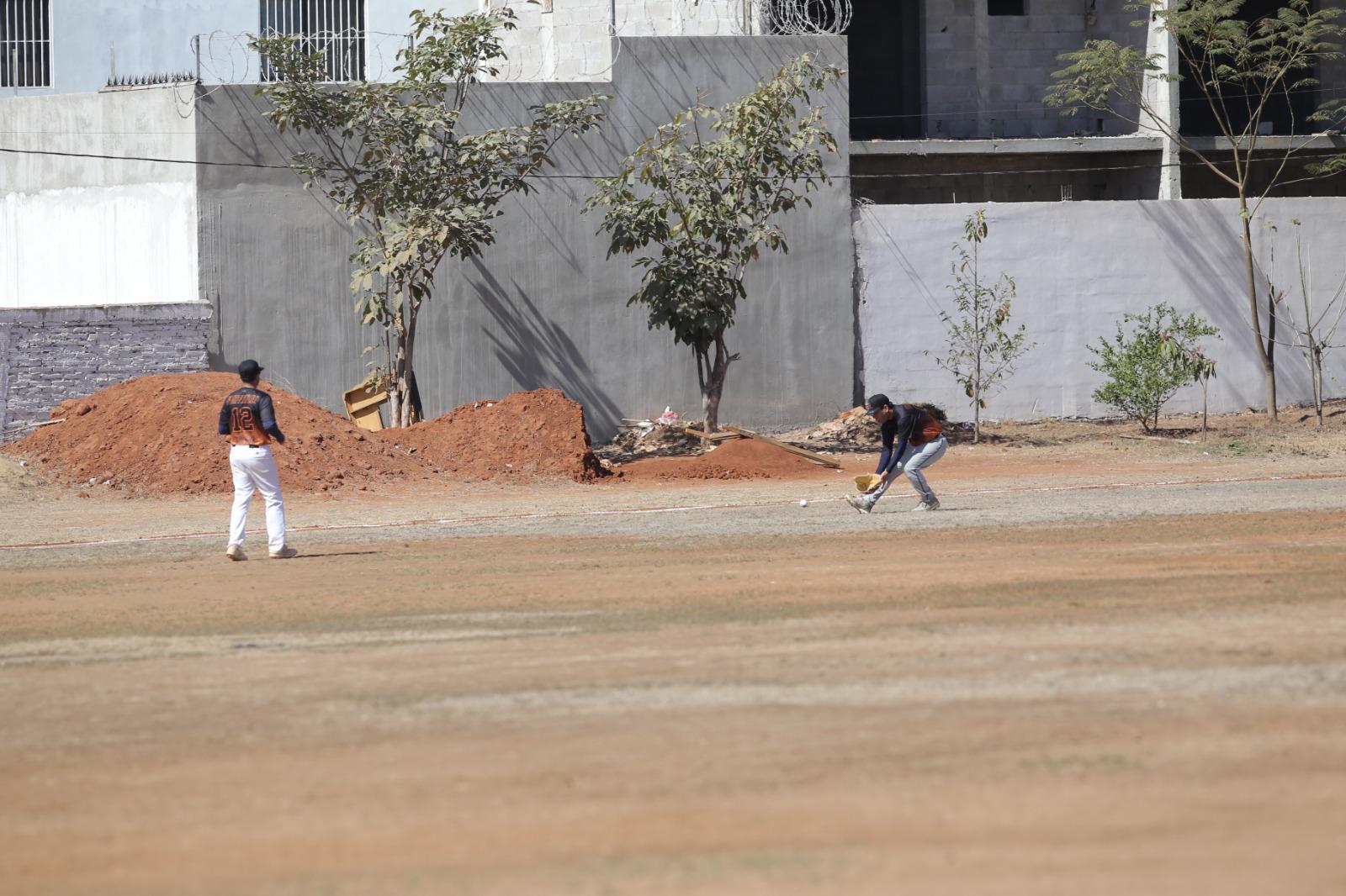 $!Loma del Tecuyo sigue en la parte alta de la Liga BA, en Polluelos