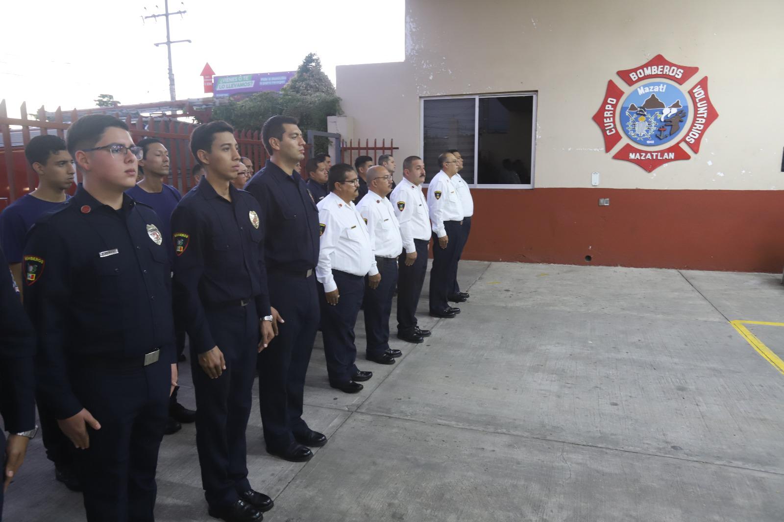 $!Festejan Bomberos Voluntarios de Mazatlán su aniversario 82