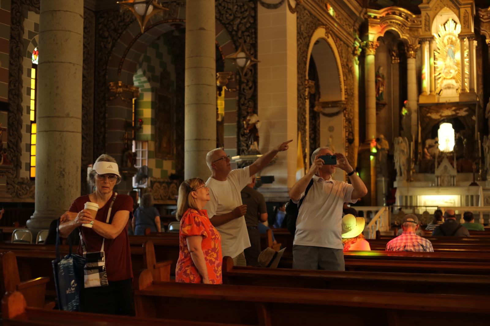 $!Recibe Mazatlán a más de 11 mil visitantes tras llegada de Koningsdam, Norwegian Bliss y Carnival Panorama