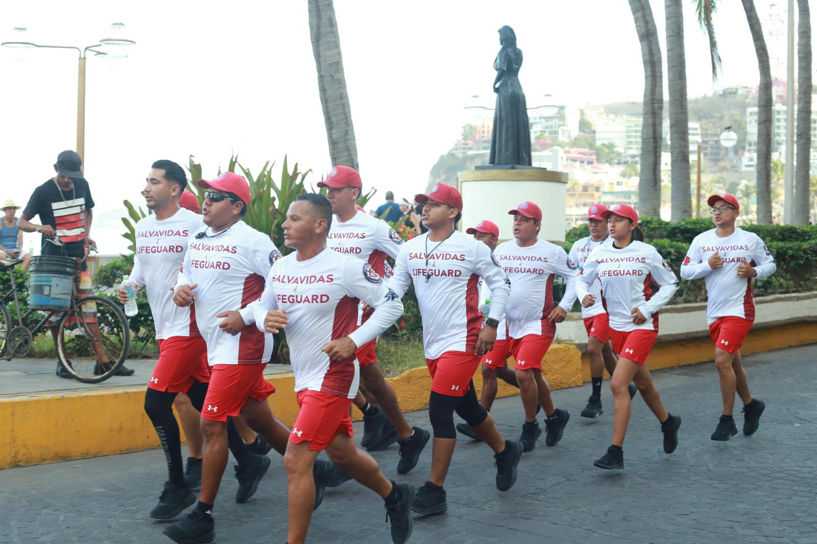 $!Jesús y Norma Labrador imponen su ley en la Carrera Roja 2026 en Mazatlán