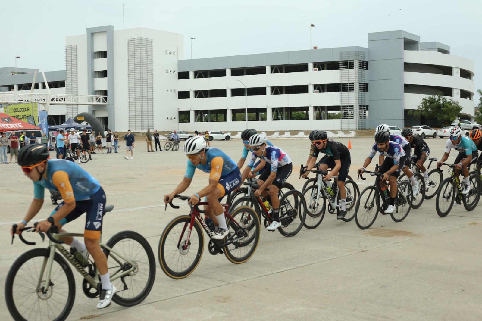 $!Pablo Alarcón y Hanna Enciso conquistan el Circuito Australiano en Mazatlán