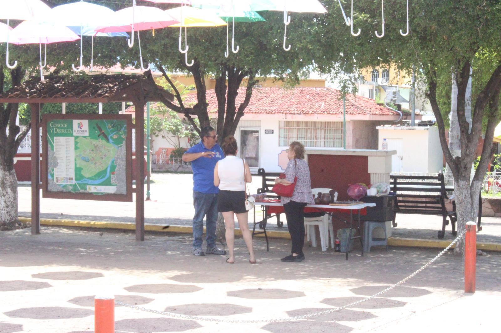 $!Enrique dedica su jubilación docente a promover El Rosario