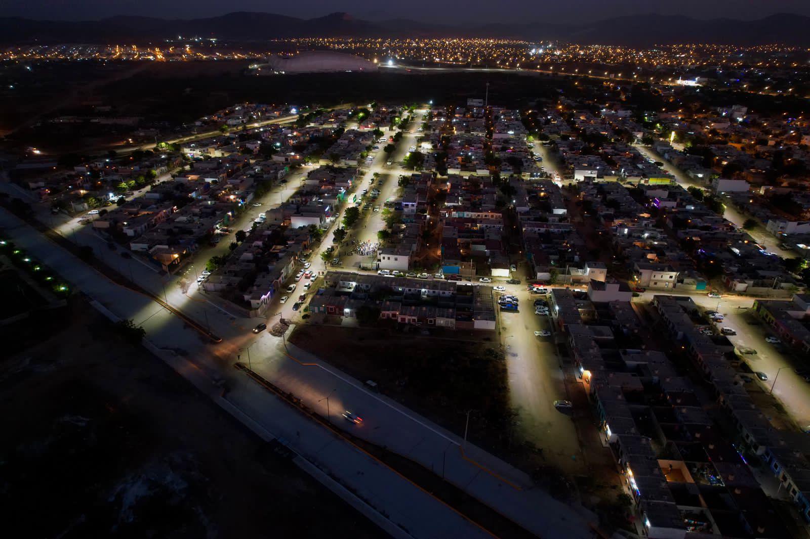 $!Iluminan 100 lámparas LED a La Riviera, en Mazatlán