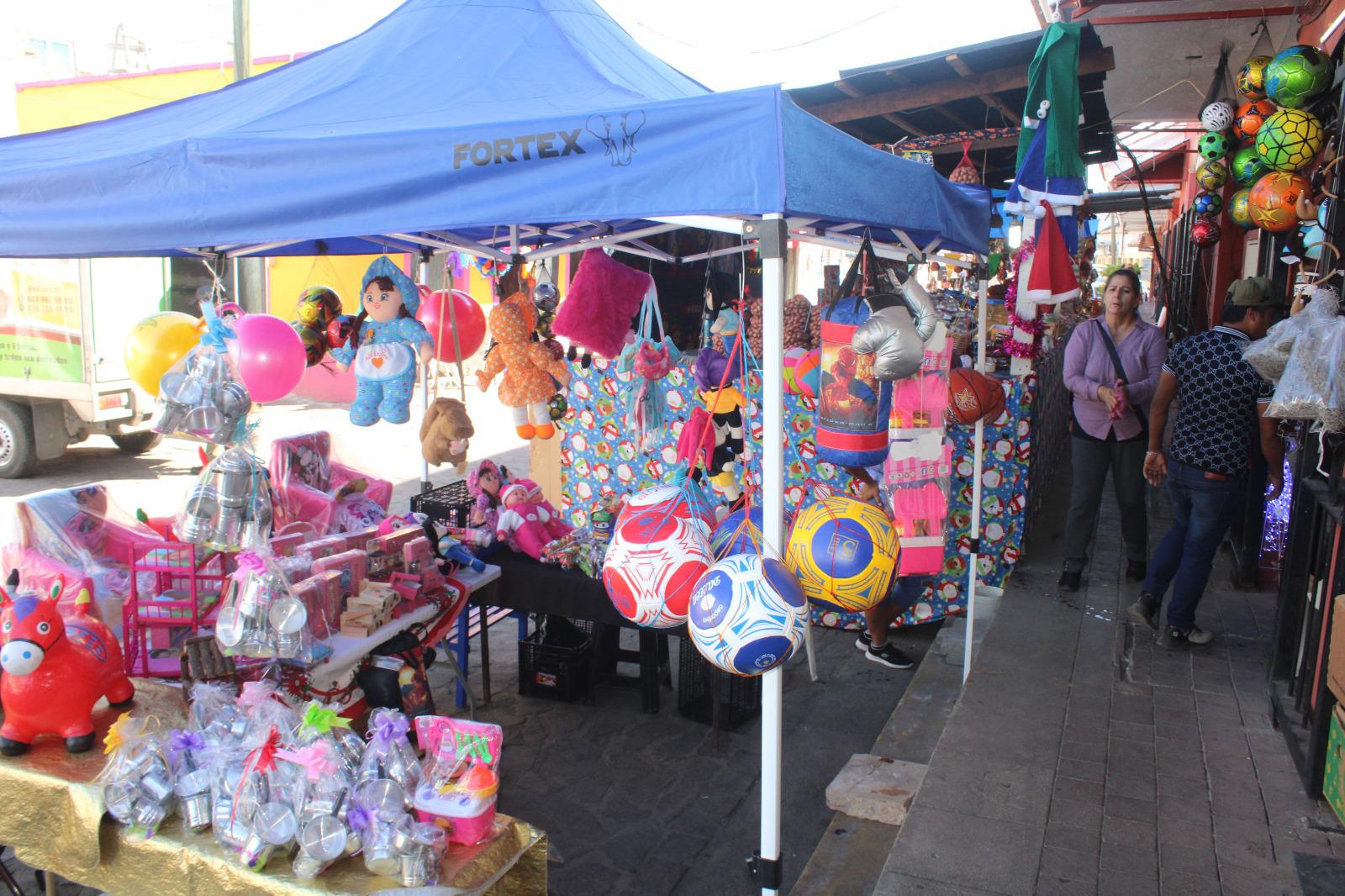$!Comerciantes de Rosario invitan a consumir en la tradicional verbena navideña