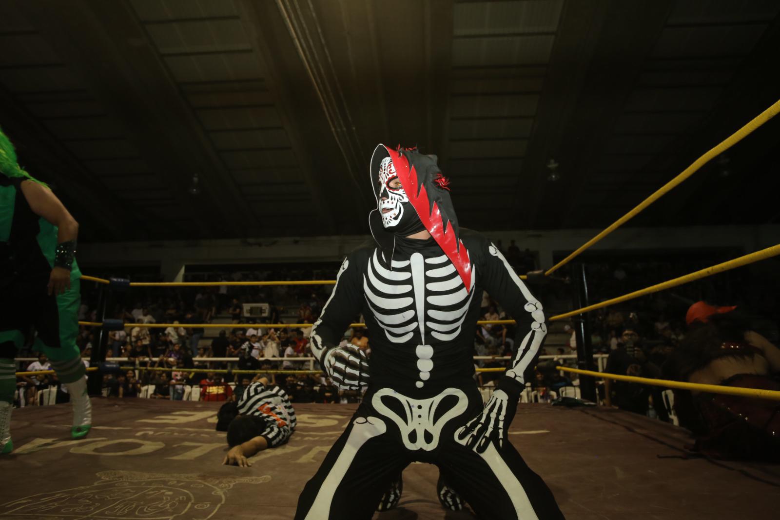 $!Brilla La Parka en presentación en Mazatlán