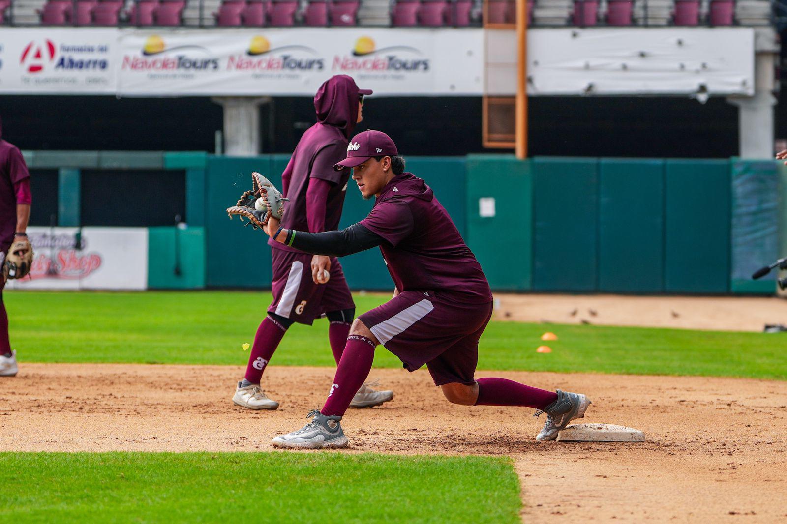$!Coach Carlos Rivera se une a la pretemporada de Tomateros