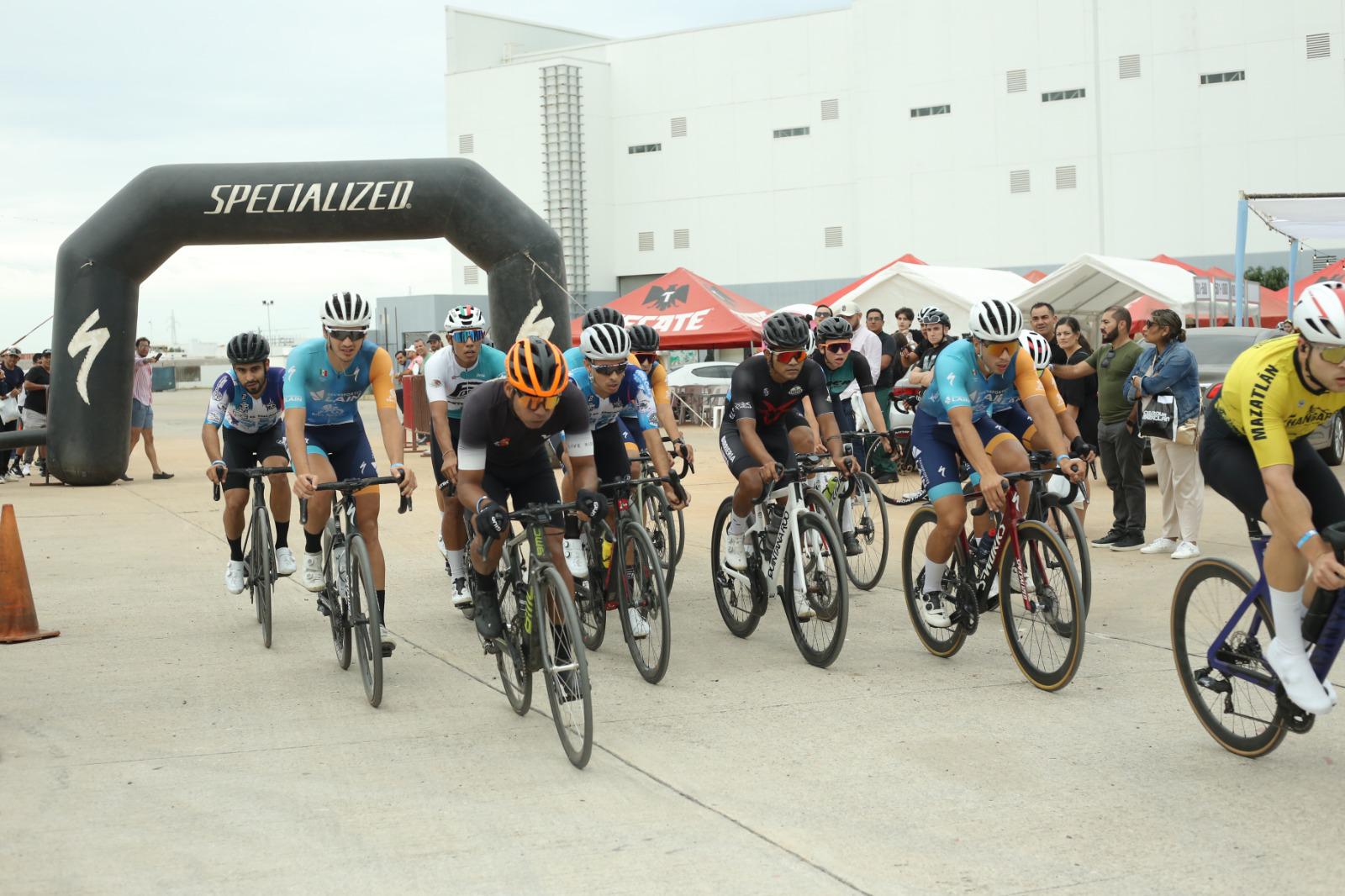 $!Pablo Alarcón y Hanna Enciso conquistan el Circuito Australiano en Mazatlán