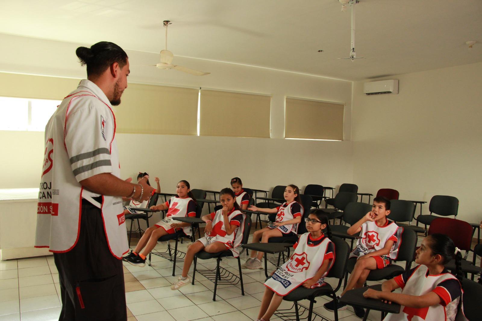 $!Festejan y aprenden a dar primeros auxilios durante el Día del Niño en Cruz Roja Mazatlán