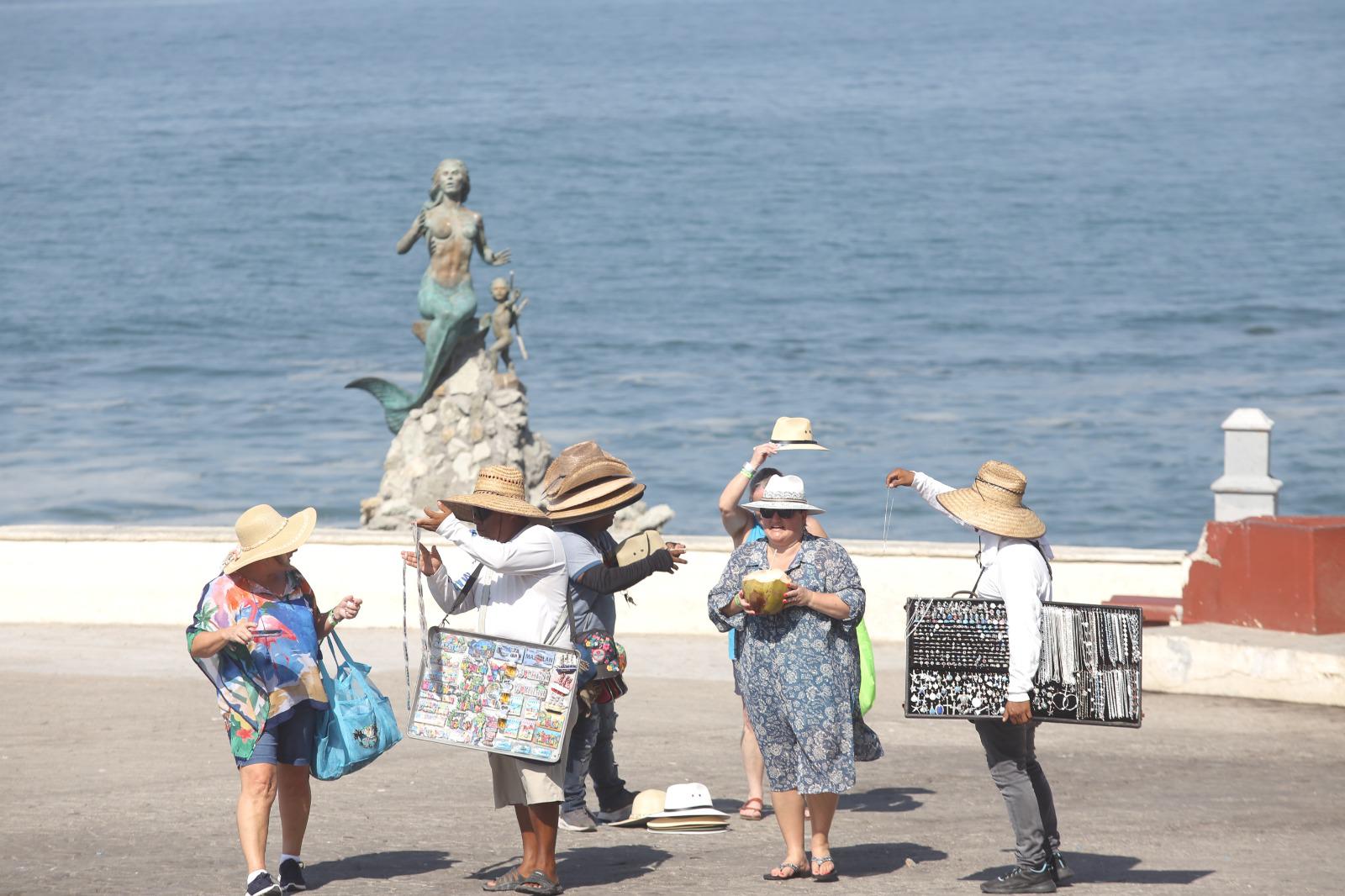 $!Con más de 4 mil pasajeros y tripulantes, llega a Mazatlán el crucero Royal Princess