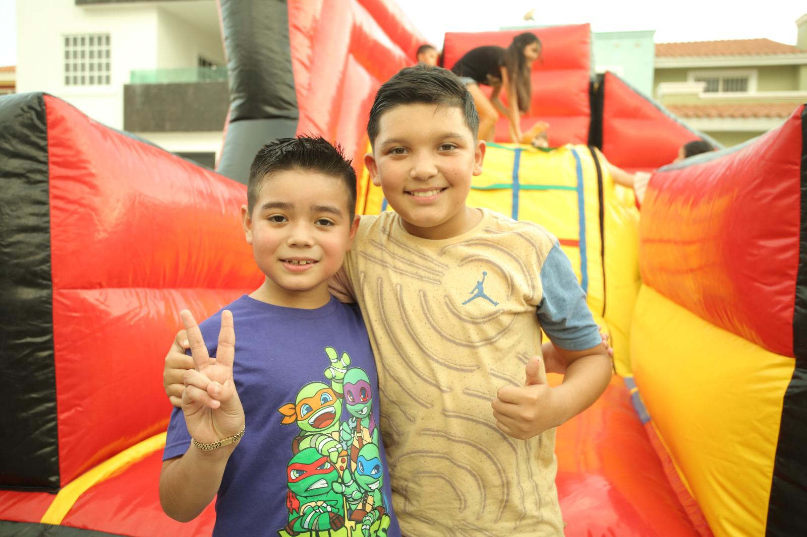 $!Miguel Ángel junto a su primo Fernando.