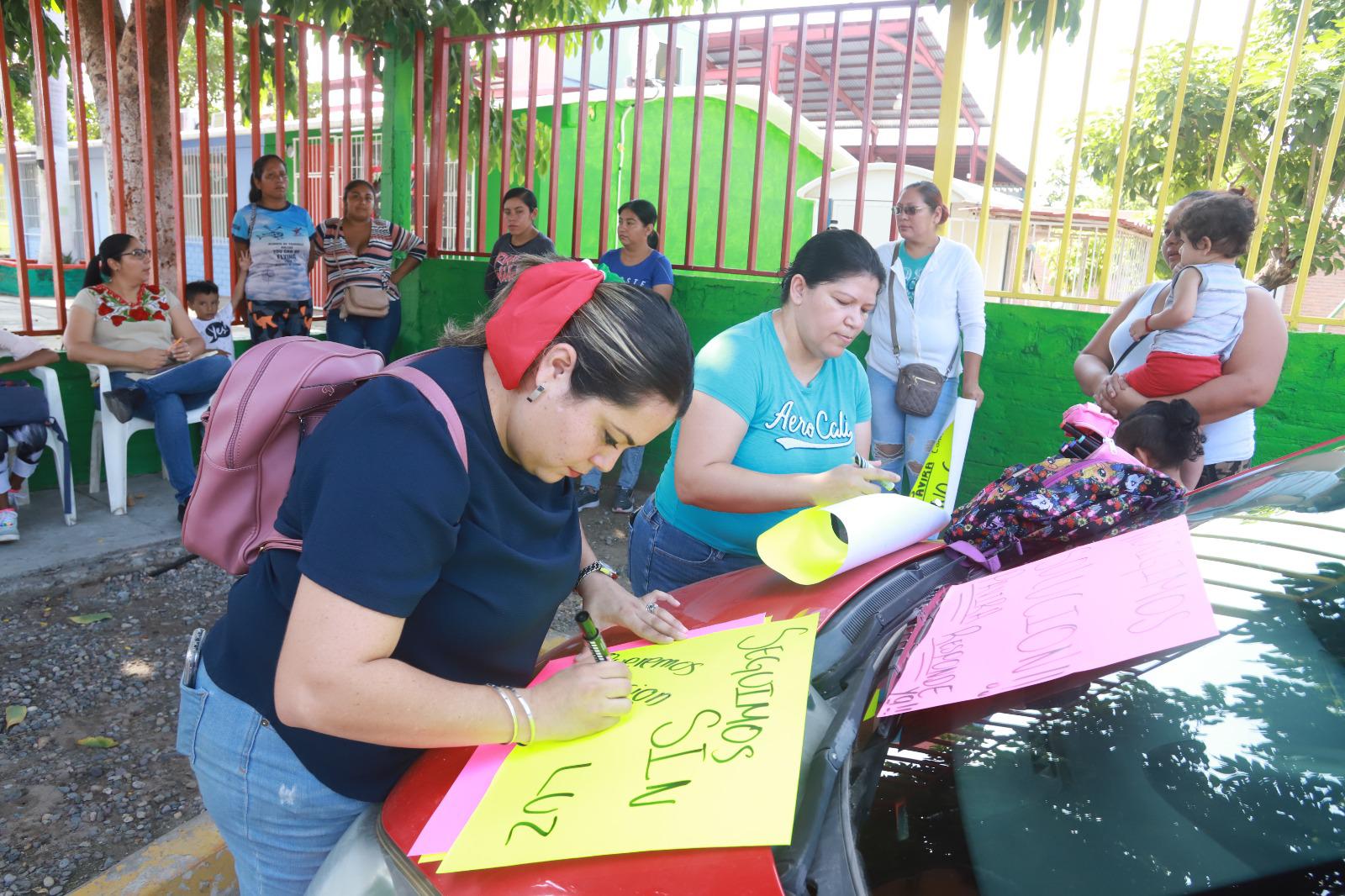 $!Madres de kínder de Villa Unión piden intervención de Gobernador por falta de luz