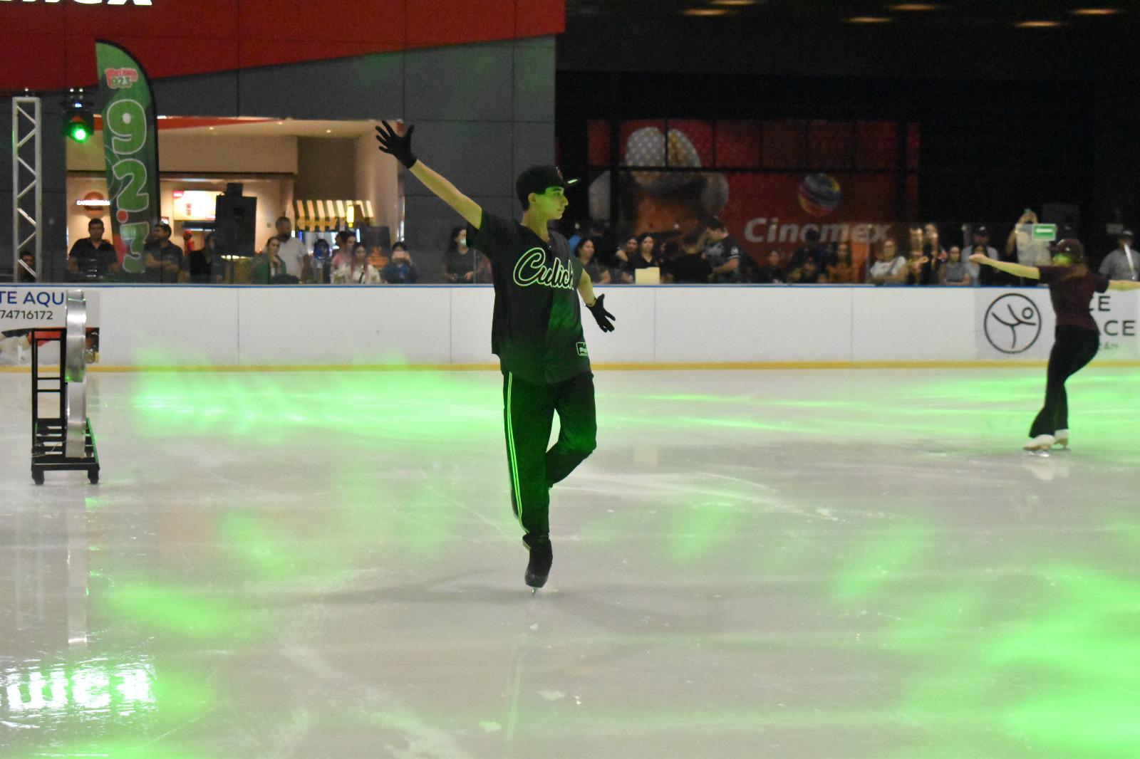 $!Tomateros de Culiacán presenta sus uniformes con espectáculo sobre hielo