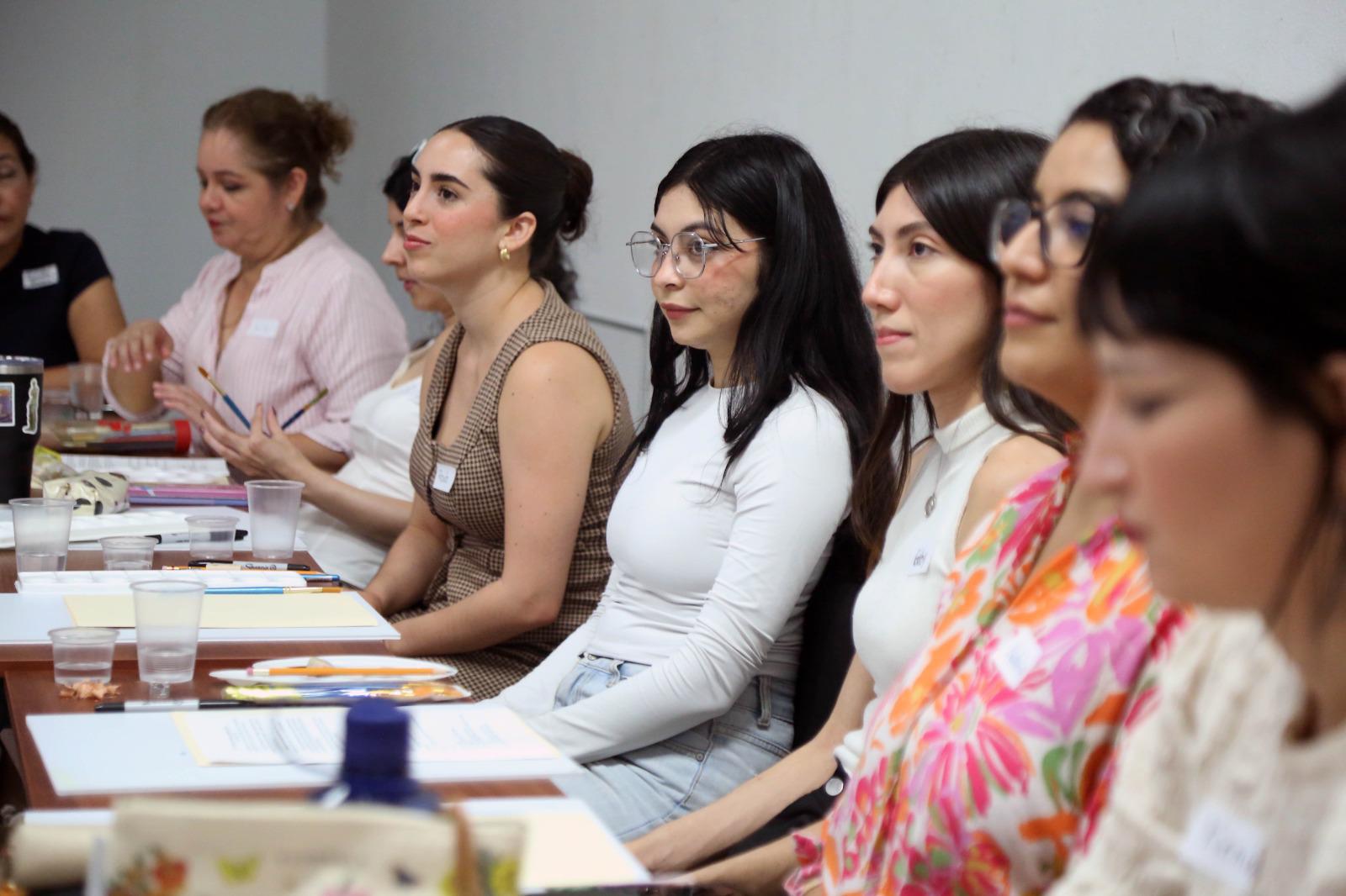 $!Durante el taller, participan en un proceso que une la meditación y la práctica artística.