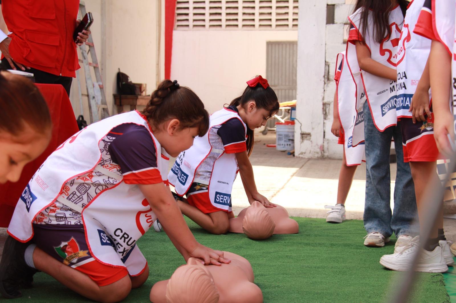 $!Festejan y aprenden a dar primeros auxilios durante el Día del Niño en Cruz Roja Mazatlán