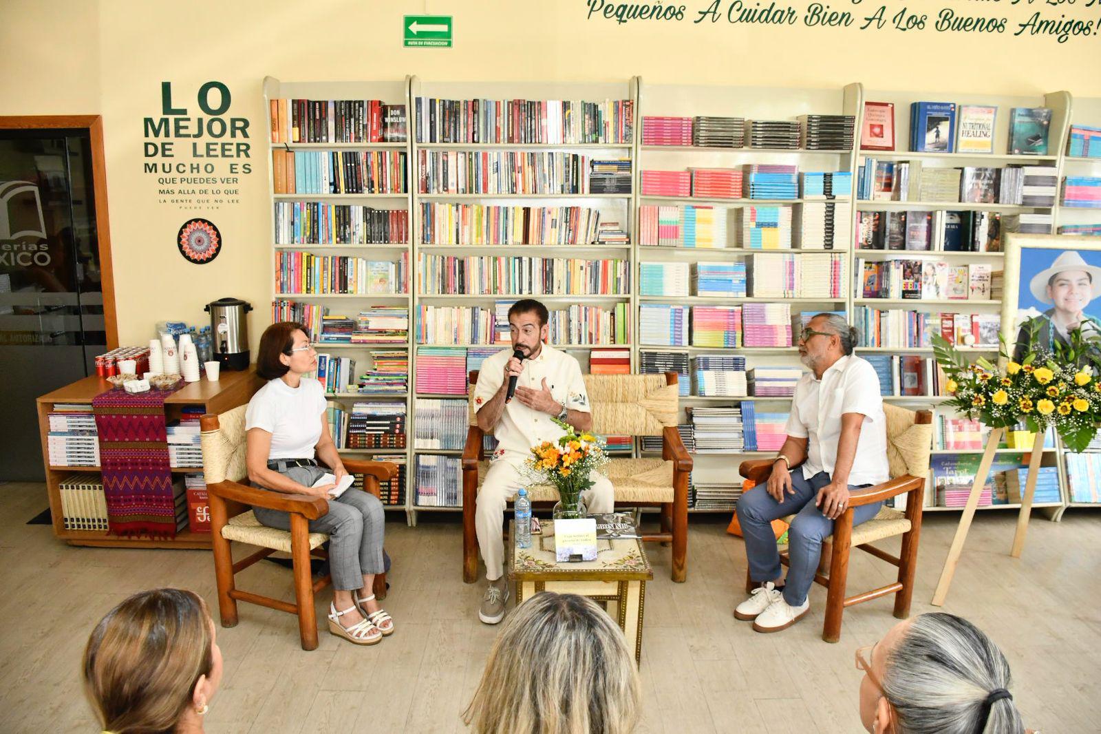$!Dora Germán, José Efraín Cerritos y Alberto Solían comentan el libro.