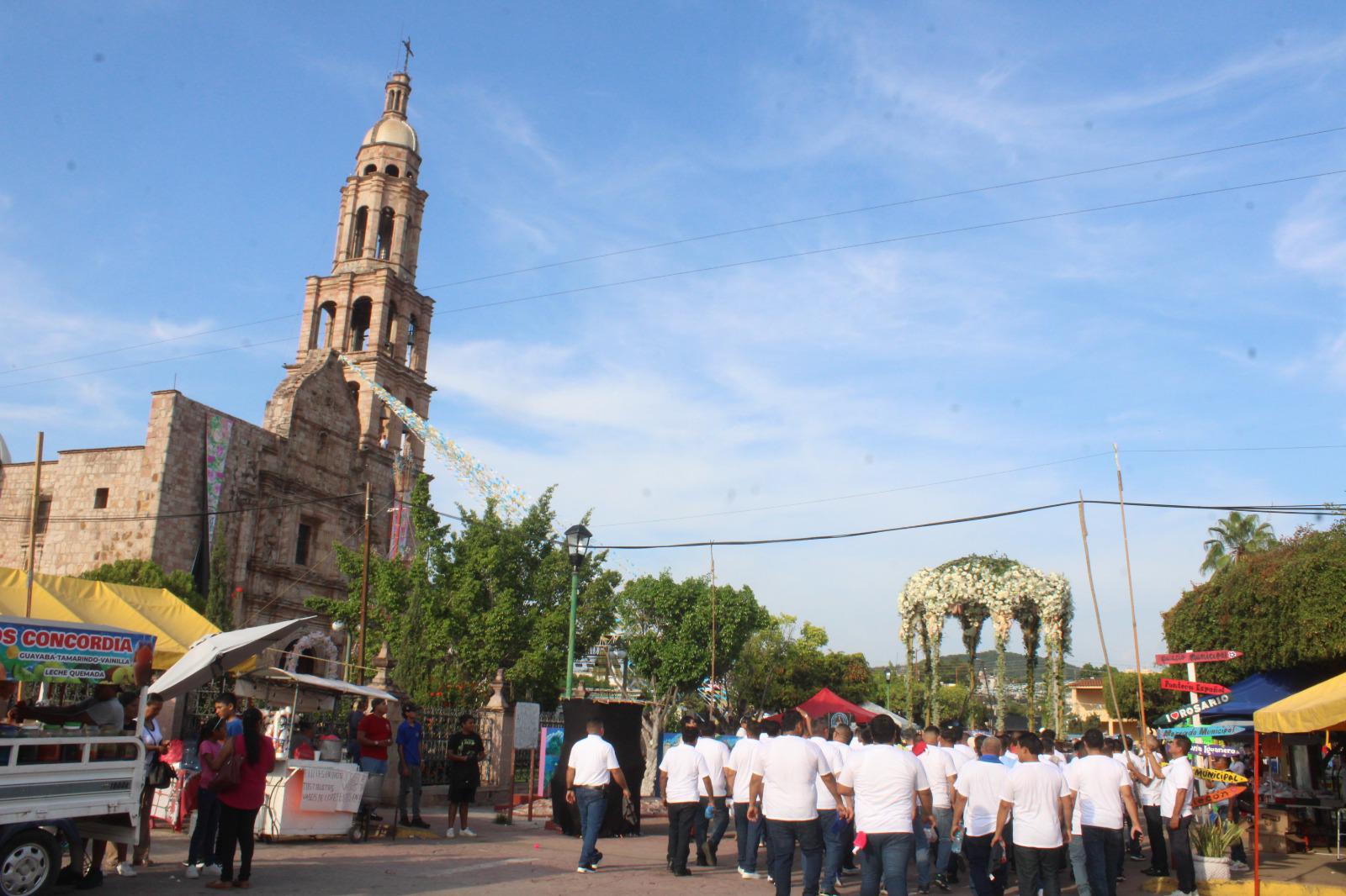 $!Realizan titánica labor cargadores y valla de jóvenes durante romería en la virgen del Rosario