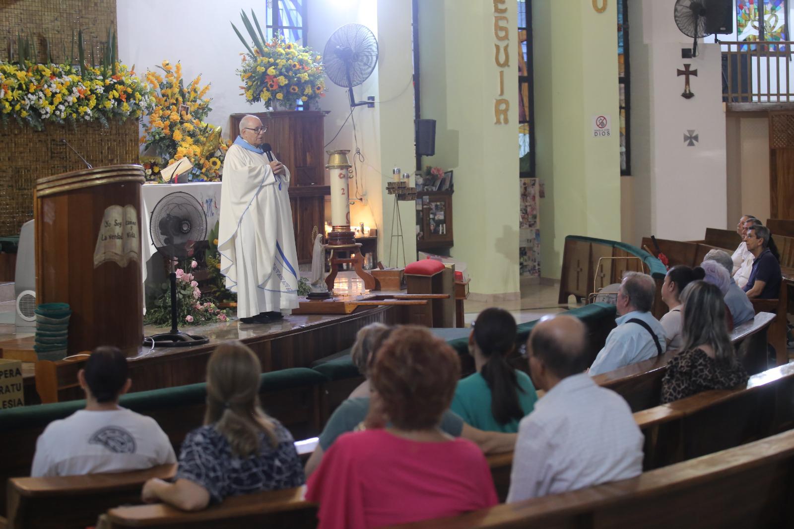 $!Decenas de fieles se encomiendan a Dios en la tradicional misa por los enfermos de San Judas Tadeo