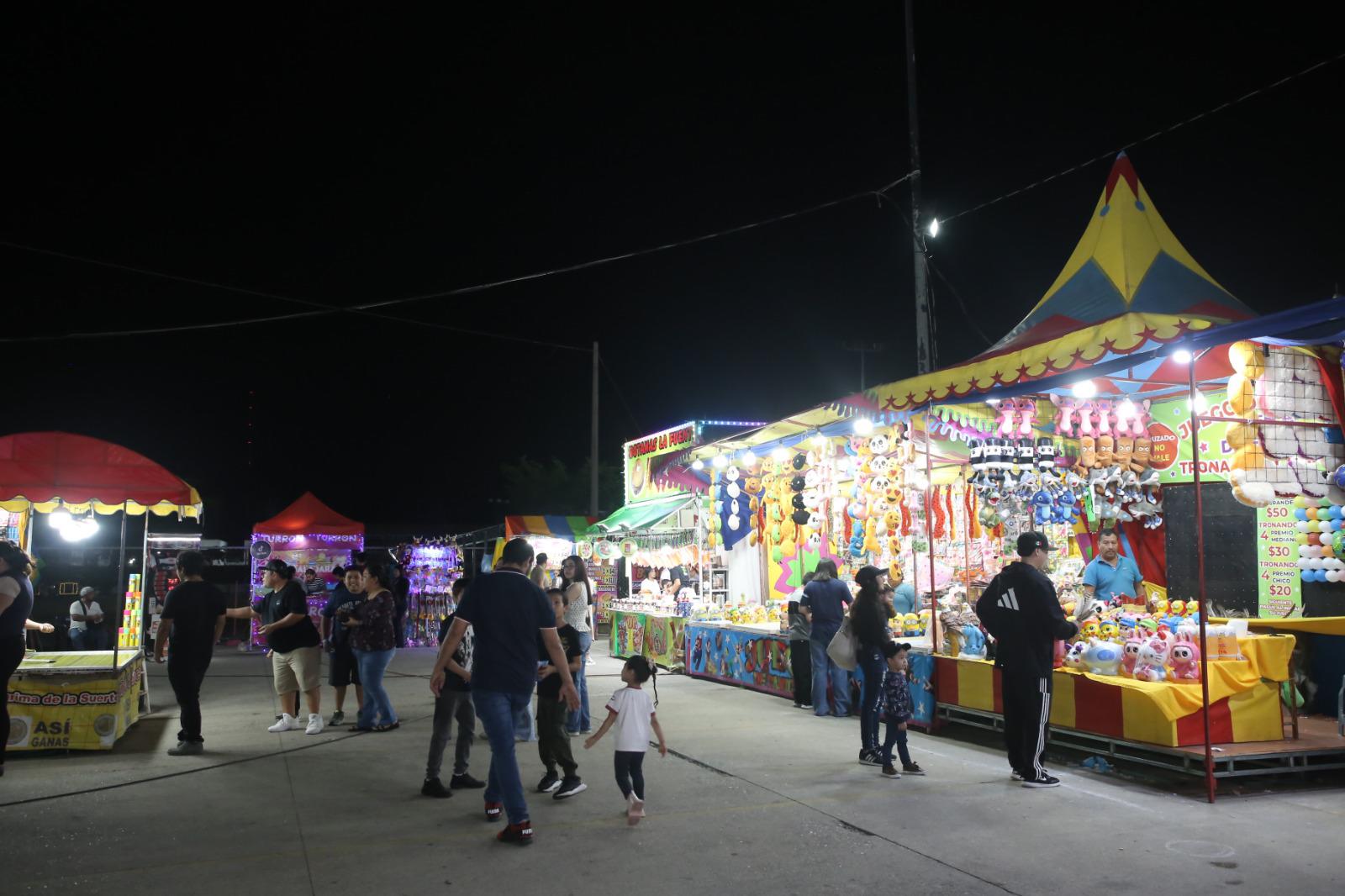$!Disfrutan mazatlecos de una noche de diversión en el último día de la Expoferia Canaco 2025