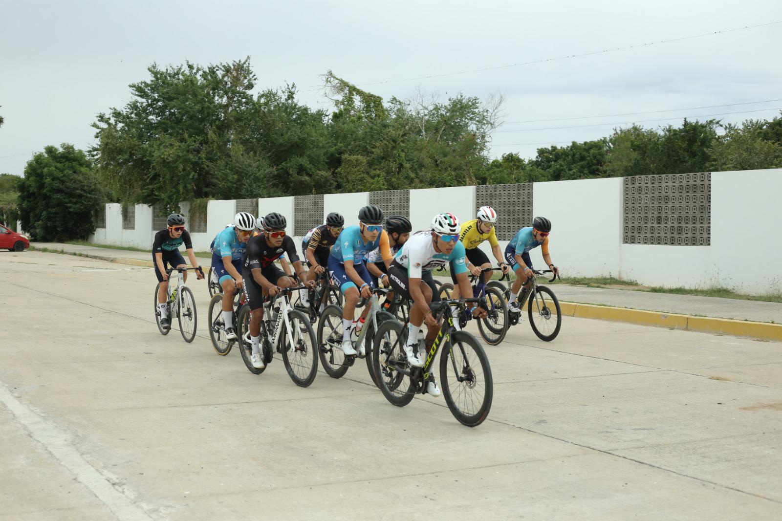 $!Pablo Alarcón y Hanna Enciso conquistan el Circuito Australiano en Mazatlán