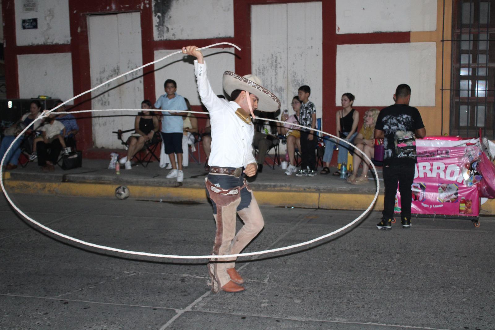 $!Desfile de la Feria de la Primavera llena de alegría las calles de El Rosario
