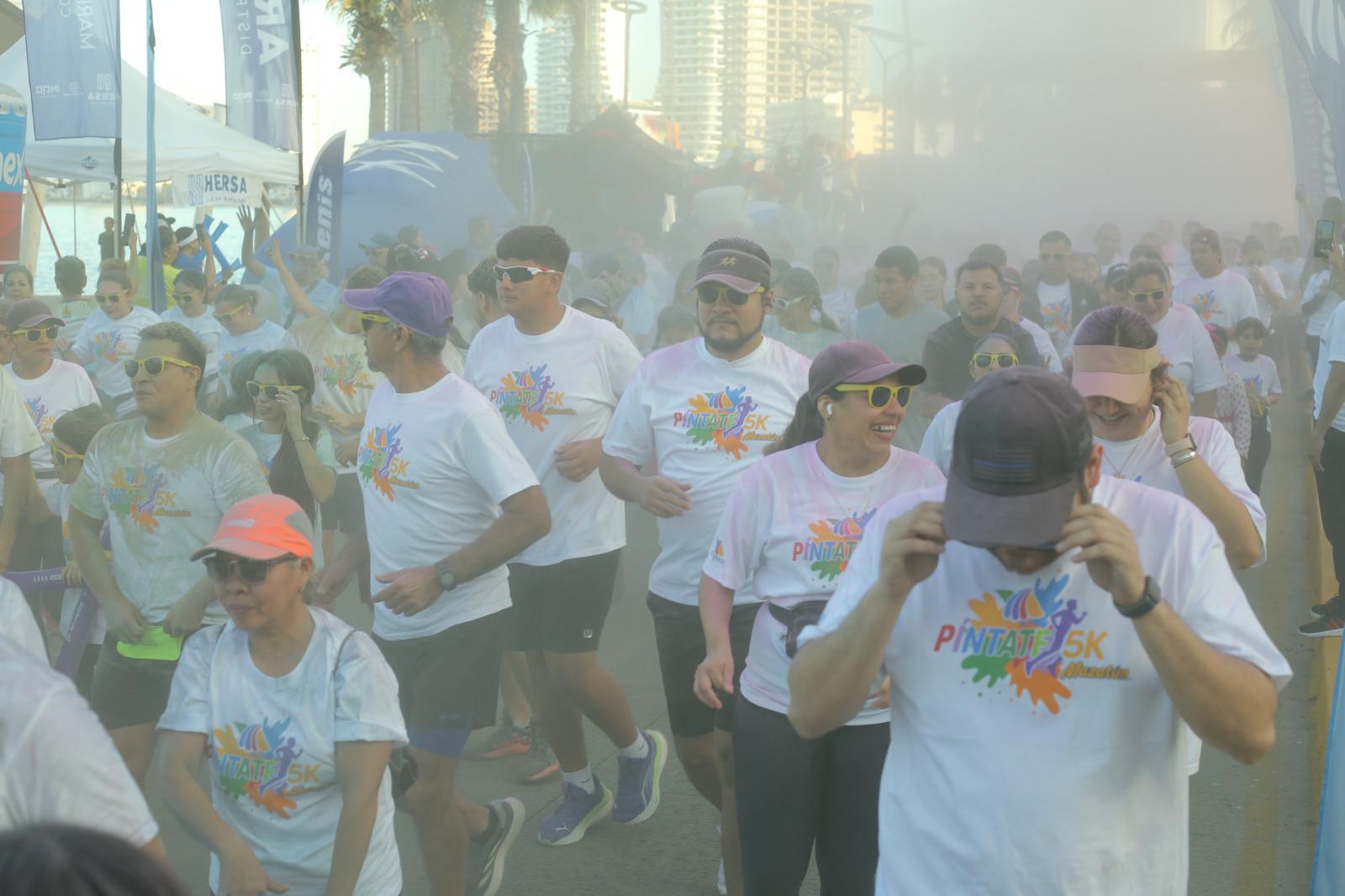 $!Se vive fiesta deportiva y de colores en la Carrera Píntate 5K Mazatún