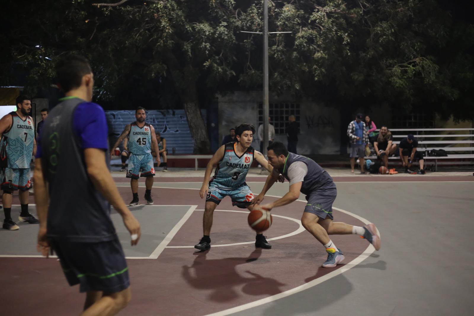 $!Tímbiri propina paliza a Cademaz, en Torneo Veteranos de Baloncesto