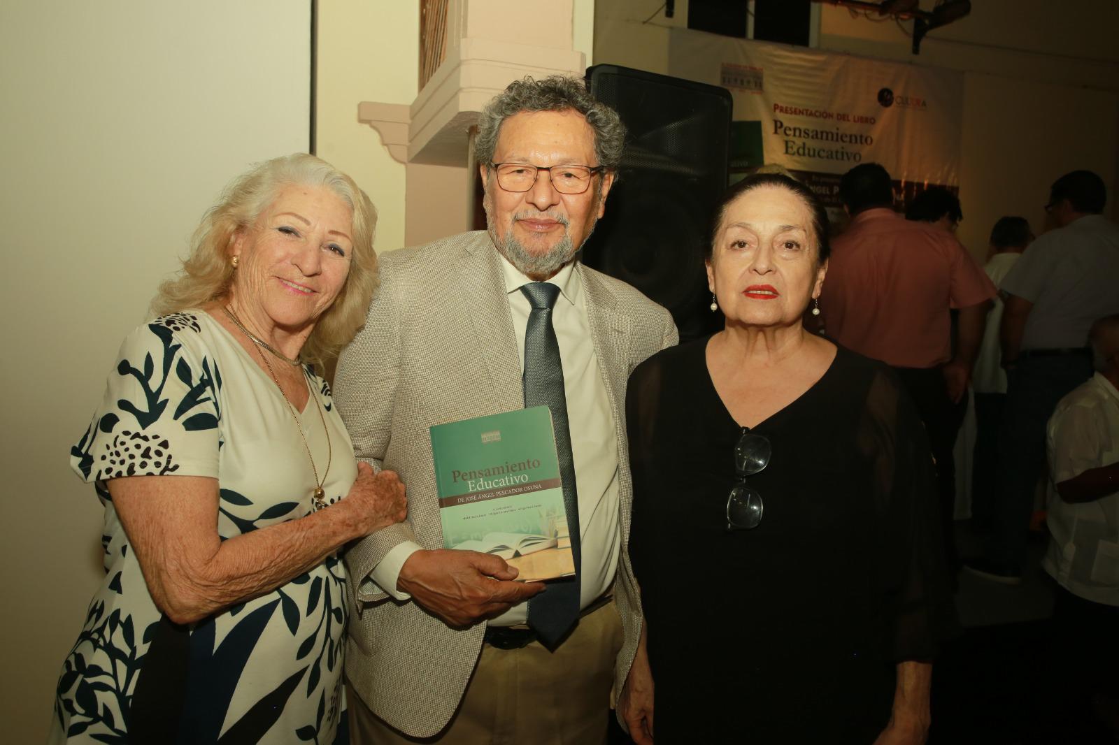 $!Olga María Enciso y Élmer Mendoza junto a Efigenia Hernández de Pescador.