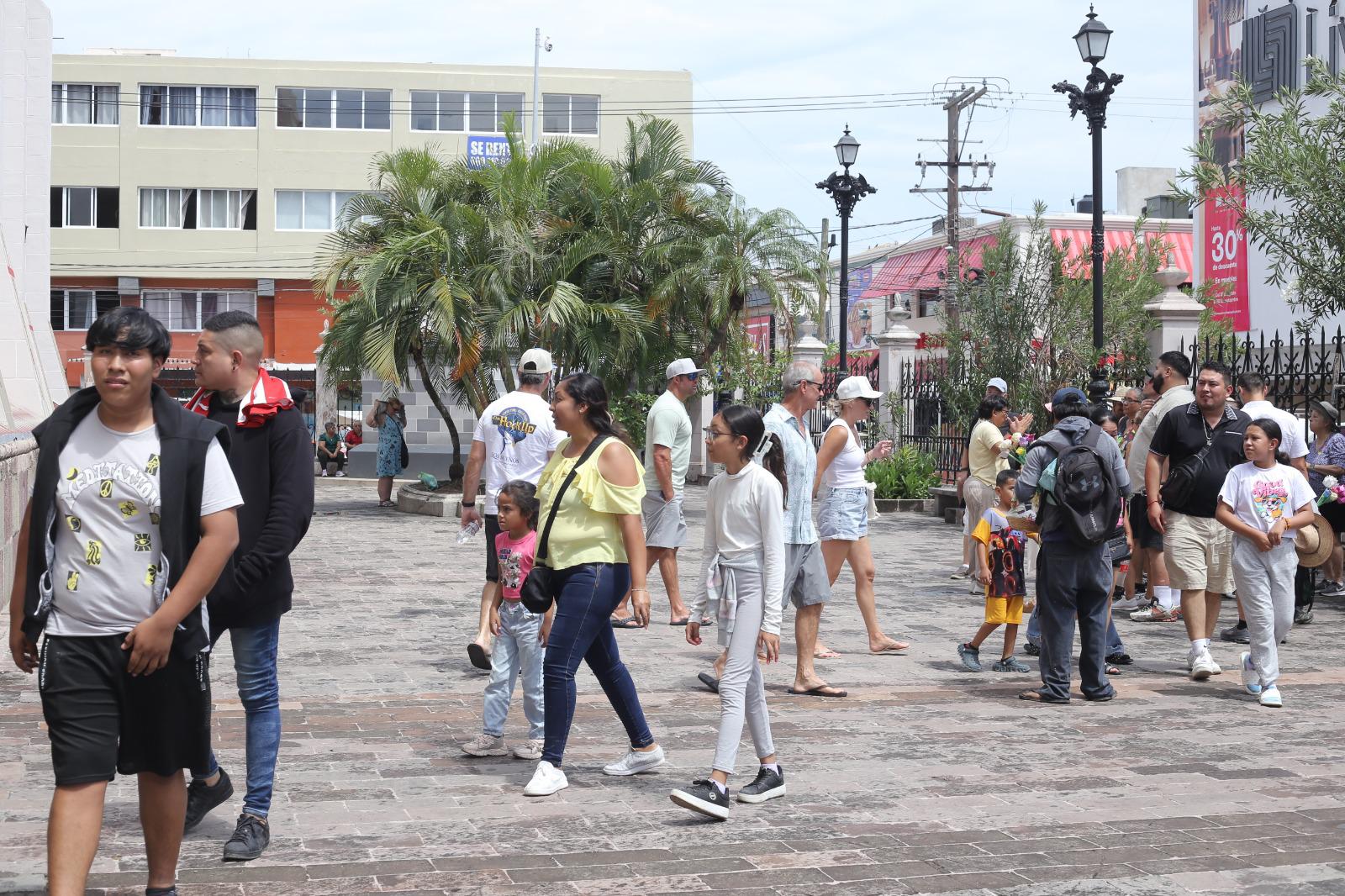 $!Recibe Mazatlán a más de 3 mil 600 cruceristas este lunes