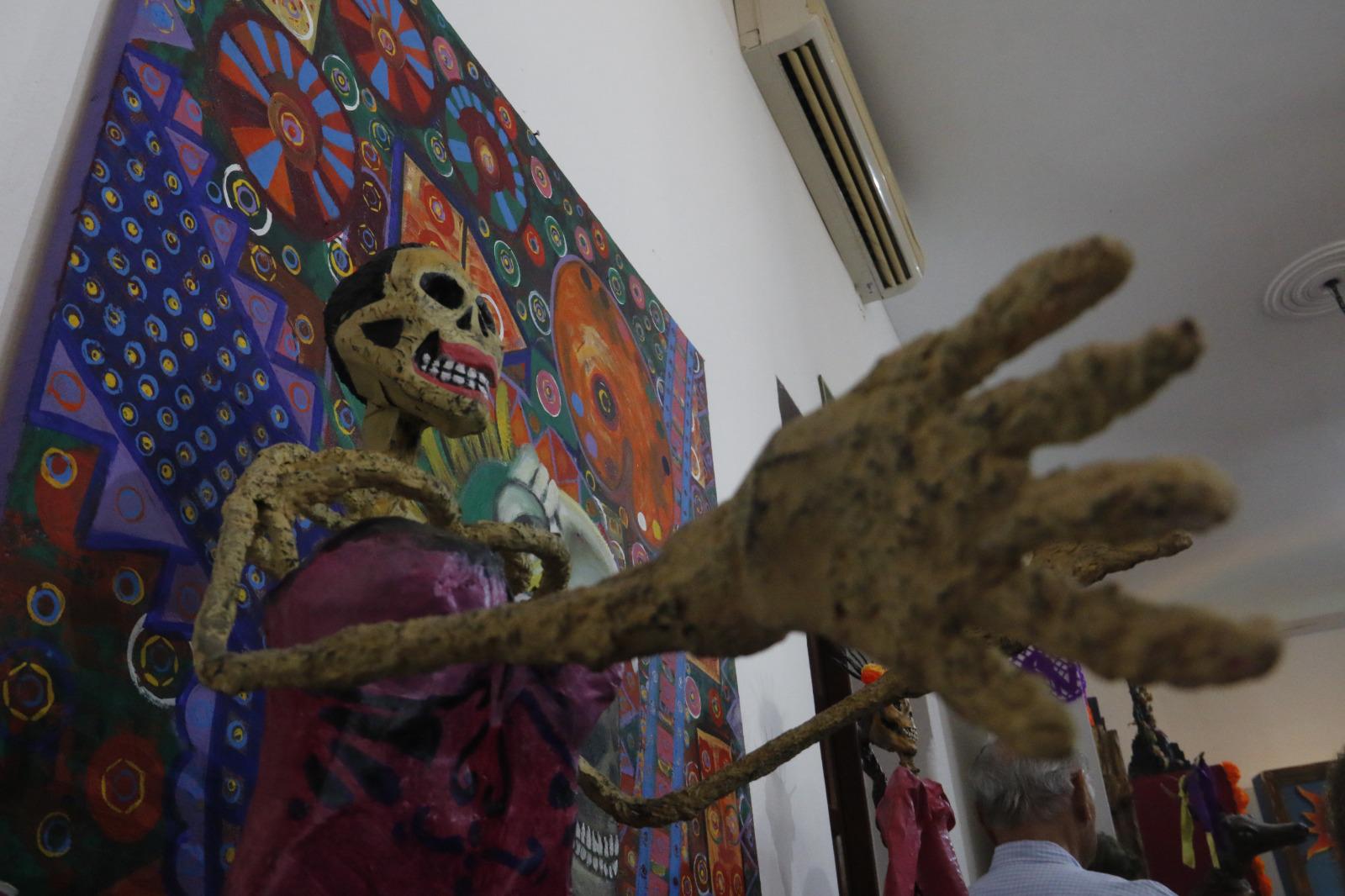 $!Objetos representativos al Día de Muertos se aprecian en las diversas escuelas e instituciones de la UAS.