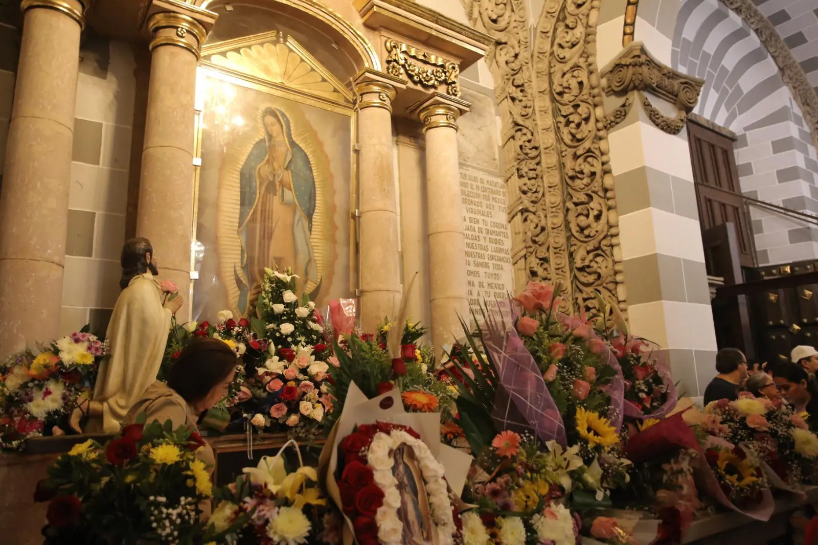 $!Cantan ‘Las Mañanitas’ a la Virgen de Guadalupe y piden por la paz en Sinaloa