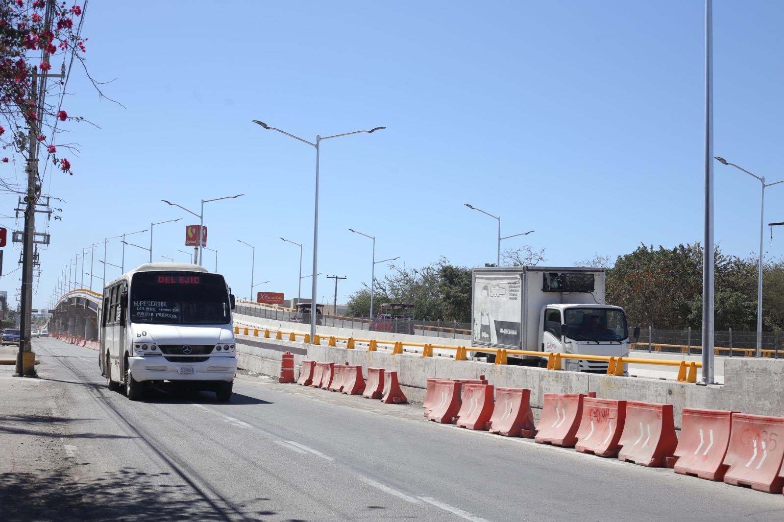 $!Reanudan camiones urbanos sus rutas completas tras apertura del puente vehicular de la Pérez Escobosa
