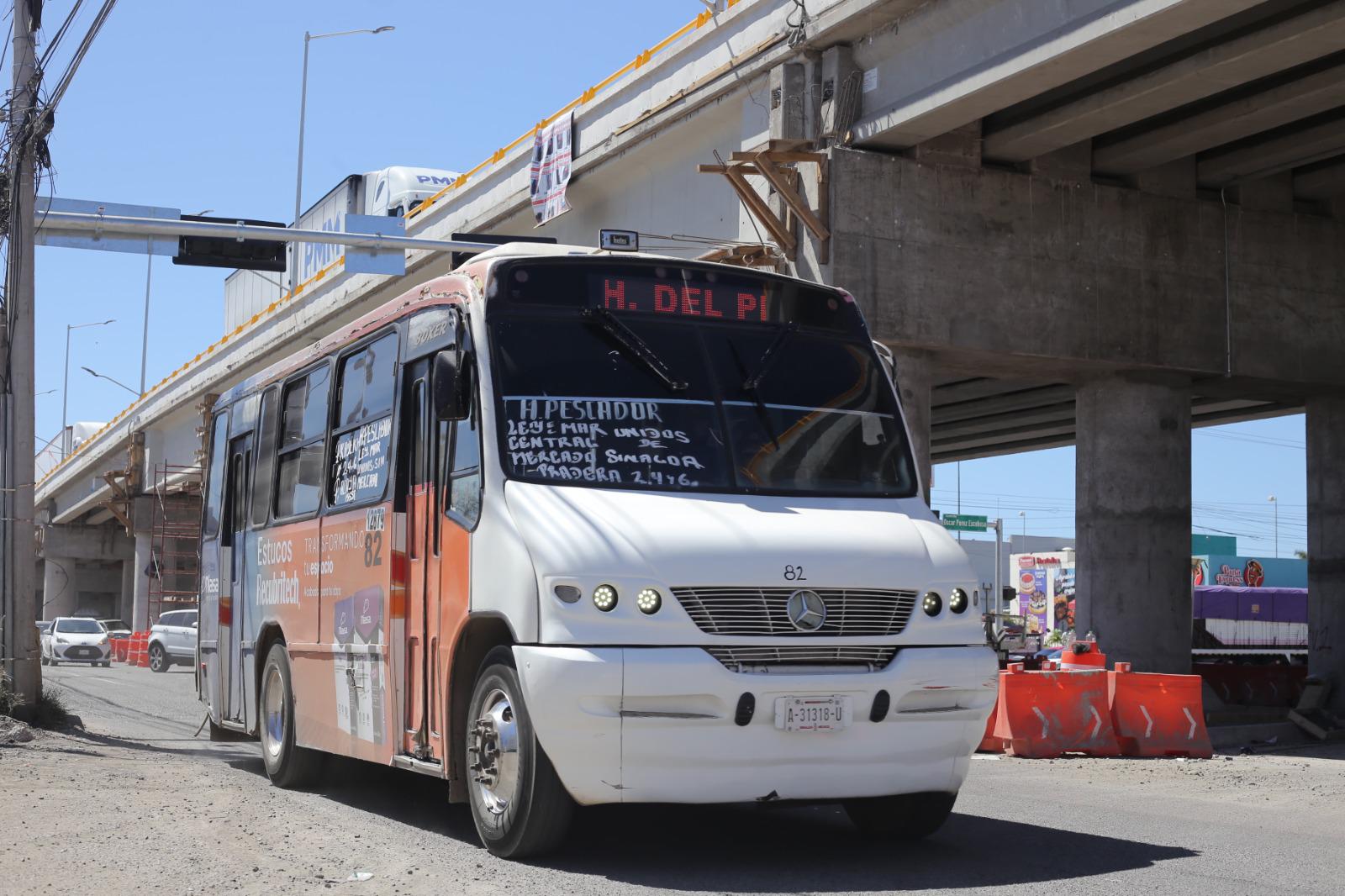$!Reanudan camiones urbanos sus rutas completas tras apertura del puente vehicular de la Pérez Escobosa