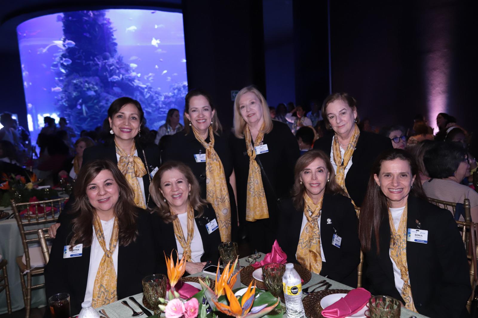 $!Integrantes del Comité Nacional de Anspac disfrutan de la velada.