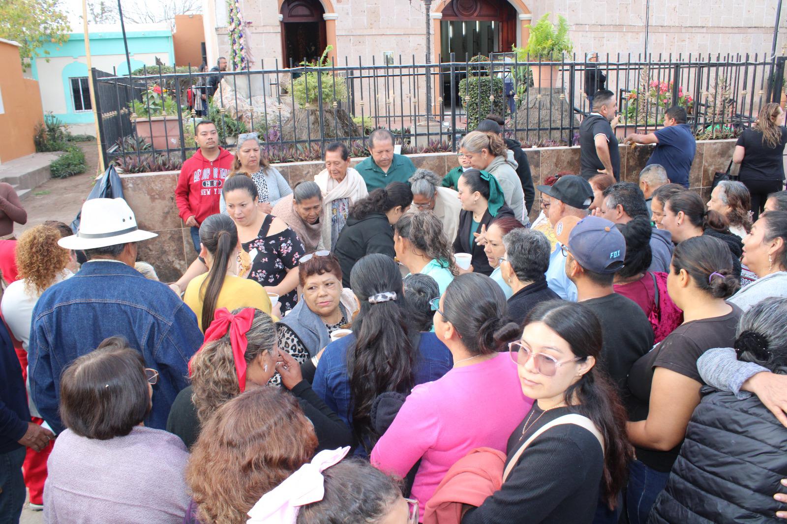 $!Diana Patricia tiene 26 años regresando un poco de lo que recibe del Señor San José