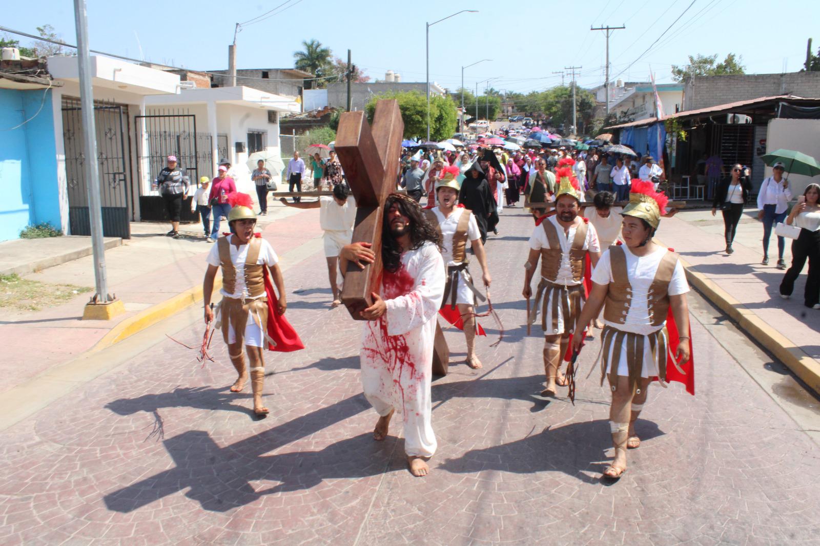 $!Reviven la pasión de Cristo en el ya tradicional Viacrucis viviente, en El Rosario