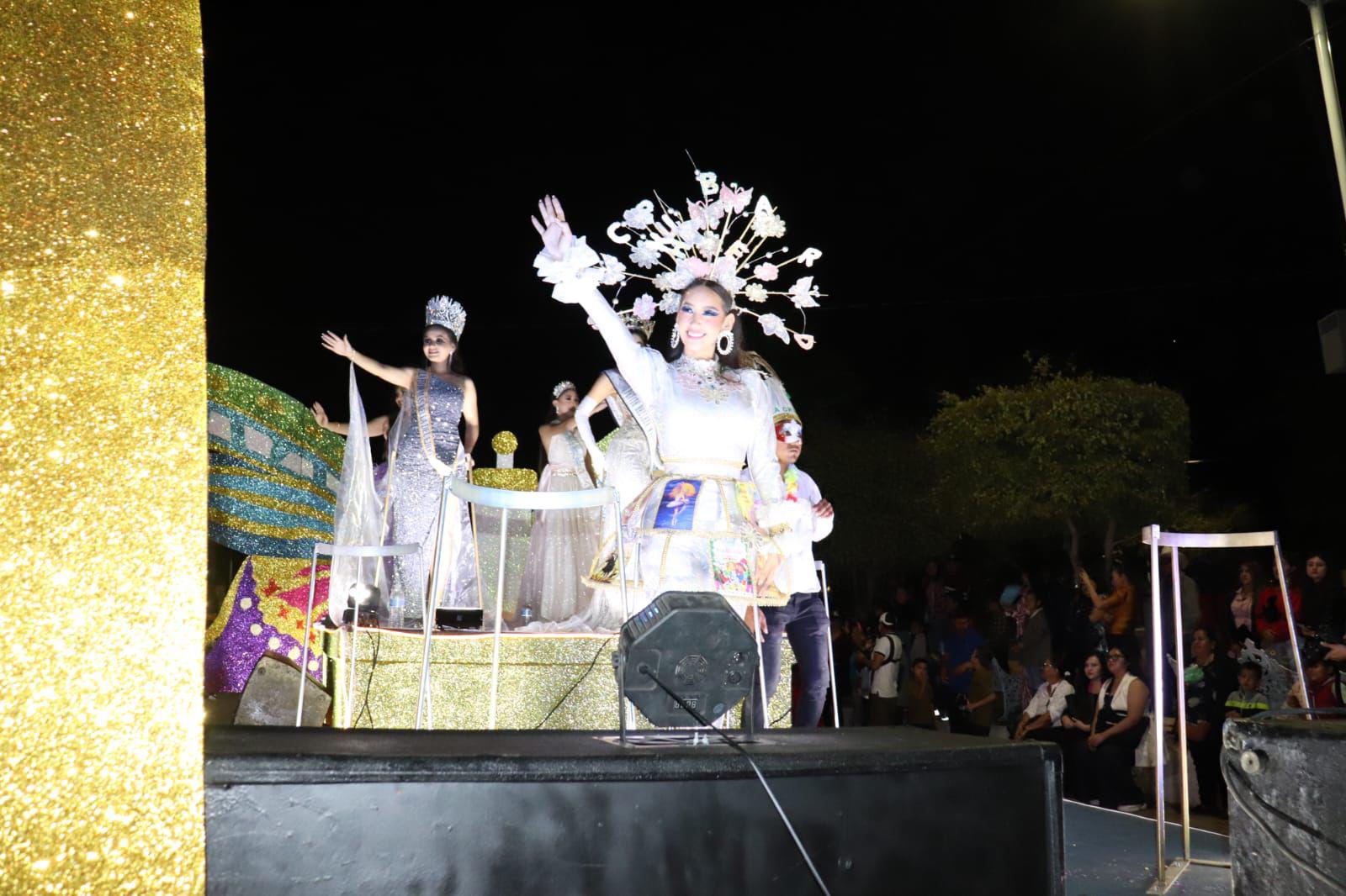 $!Con desfile de carros alegóricos cierra el Carnaval Elota