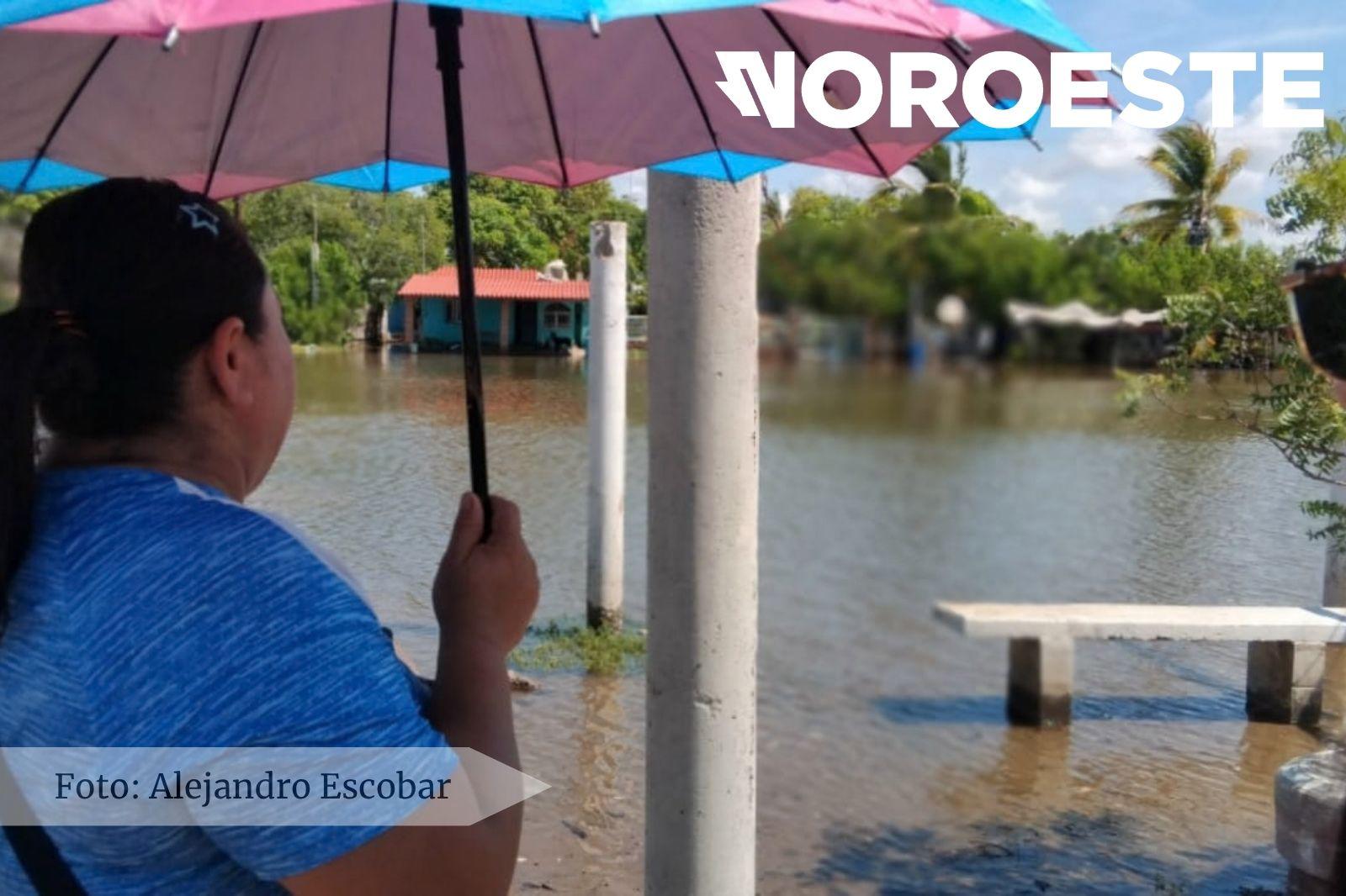 $!Fueron 23 personas en Las Aguamitas que tuvieron que pasar la noche en un albergue por inundaciones