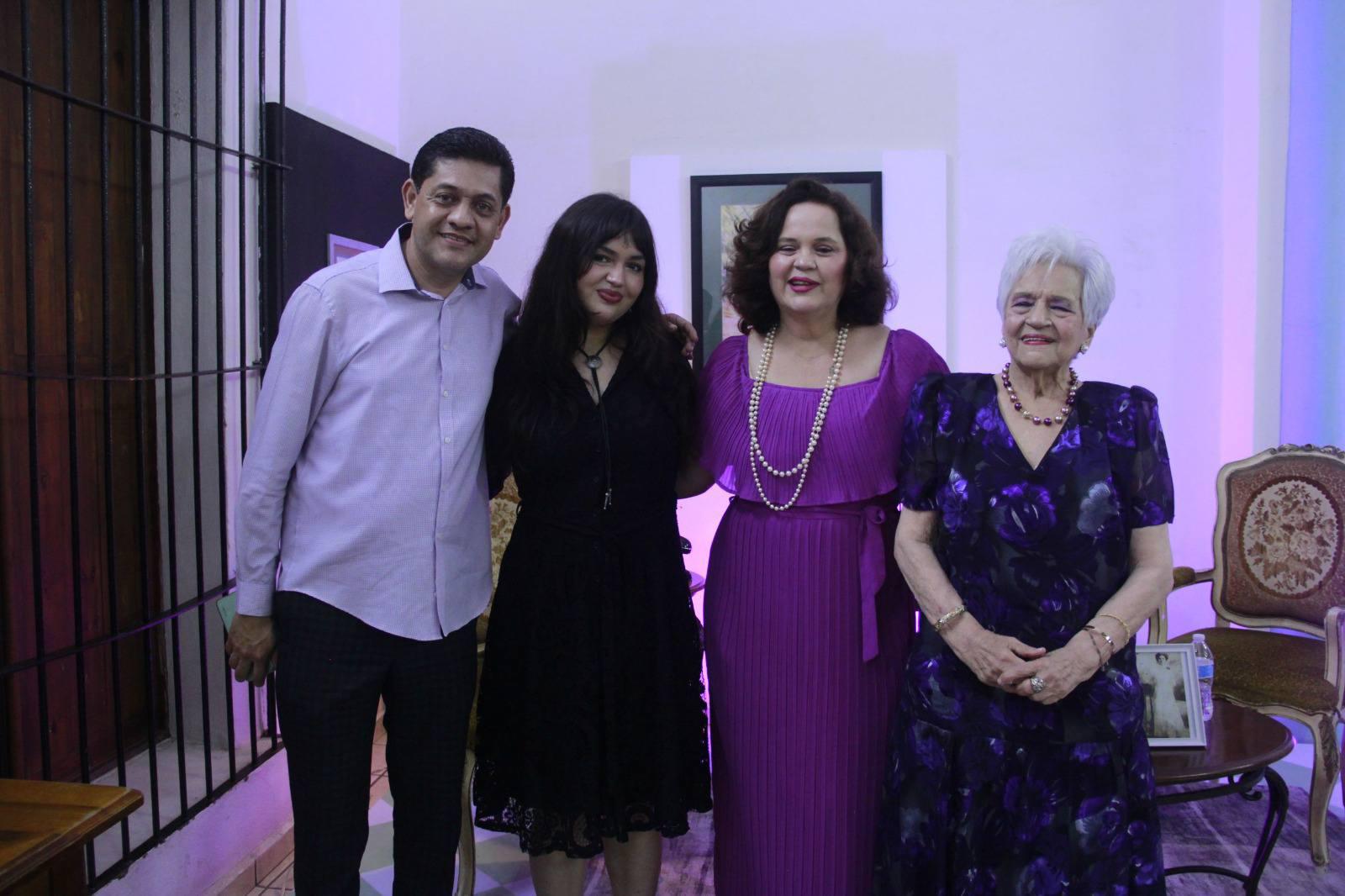 $!Enrique Guadiana, de Bazar de Antigüedades, con Lucía Valdez, Georgina Martínez y Alicia Montaño.