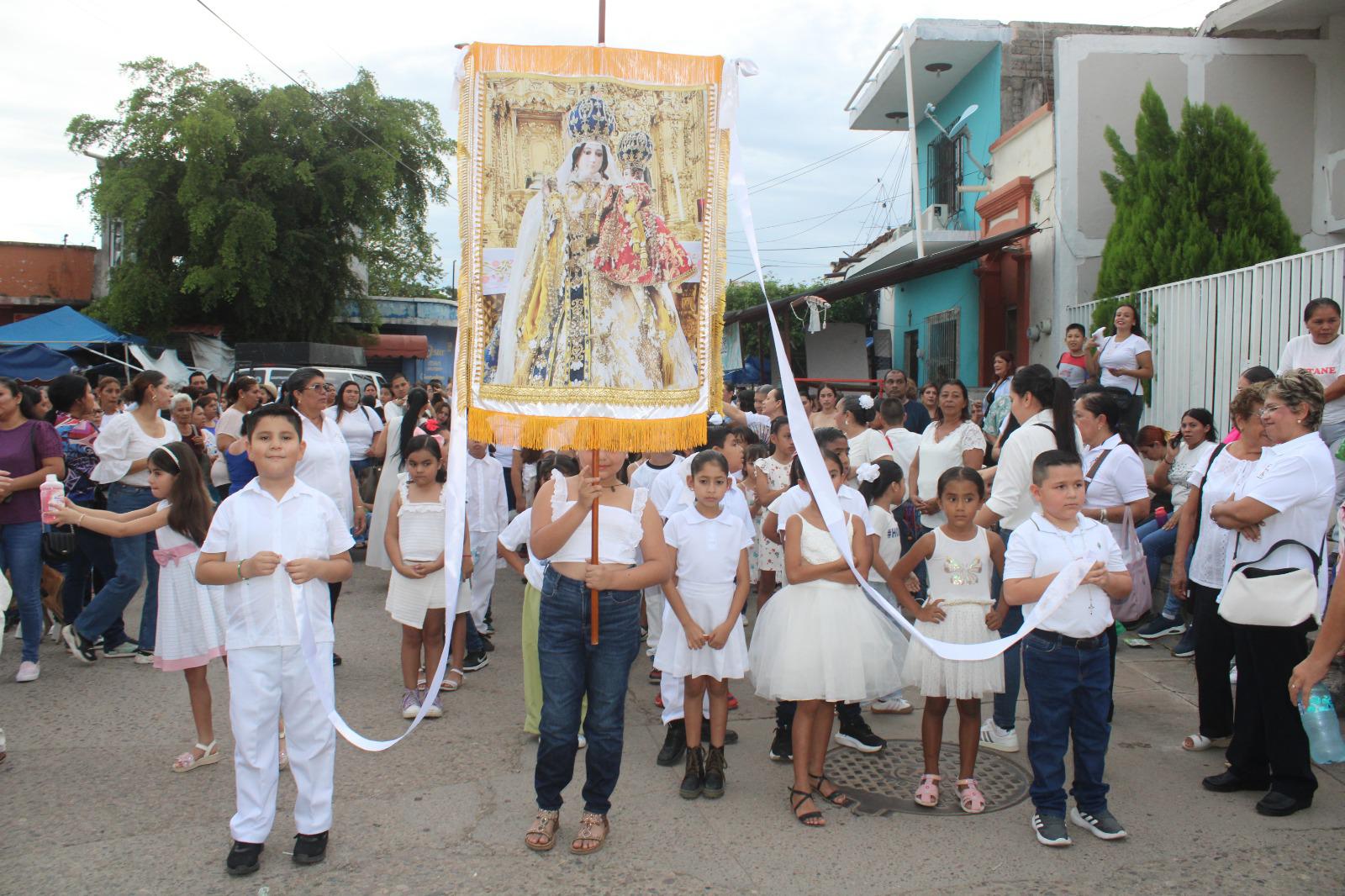 $!Niños peregrinan por la Virgen del Rosario y piden paz y salud para sus familias