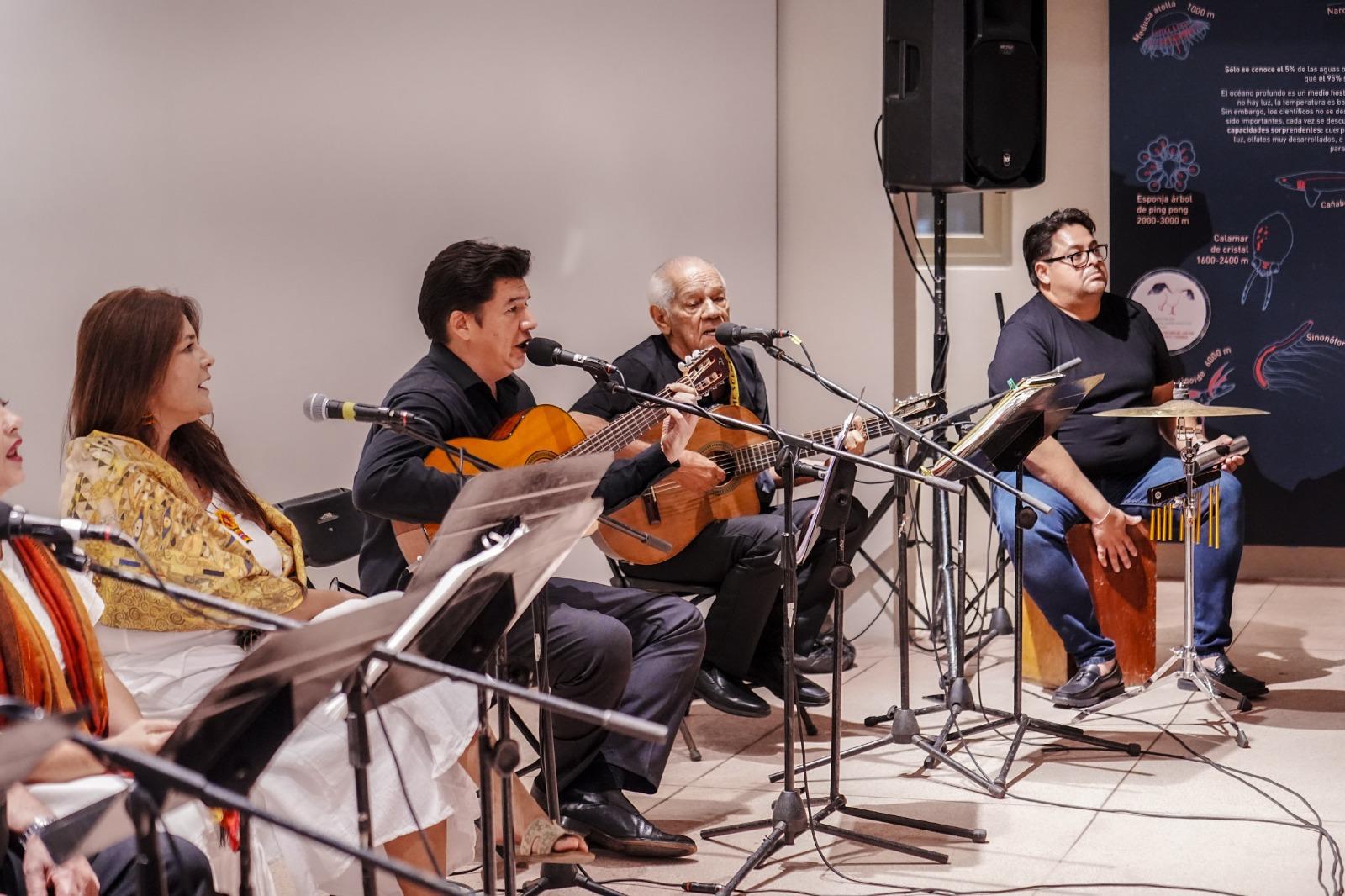 $!El talento local se unió para dar vida a los éxitos de los cantautores.