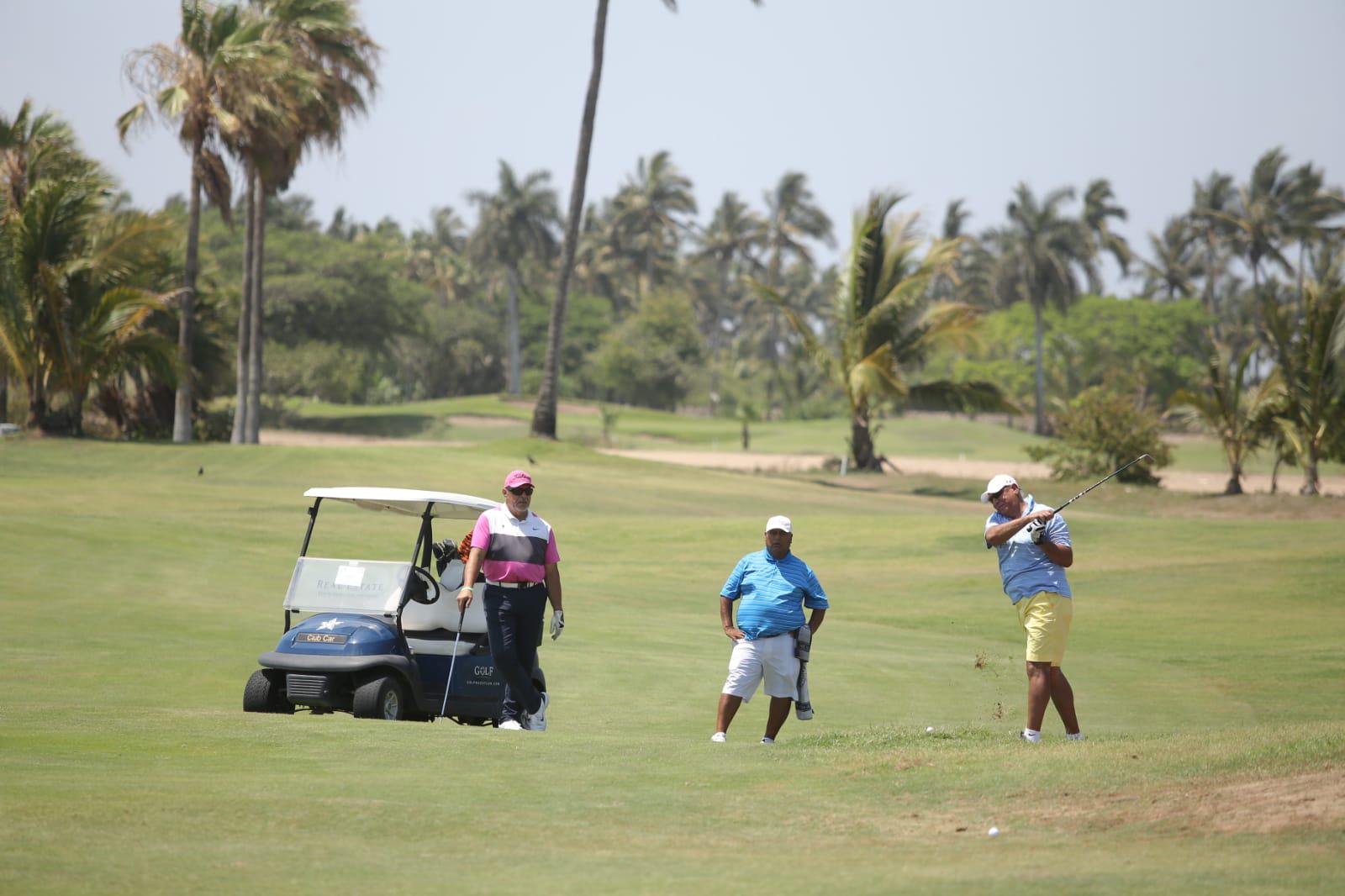 $!Cisneros y Rocha toman la punta en arranque del Torneo Anual de Golf Alhma