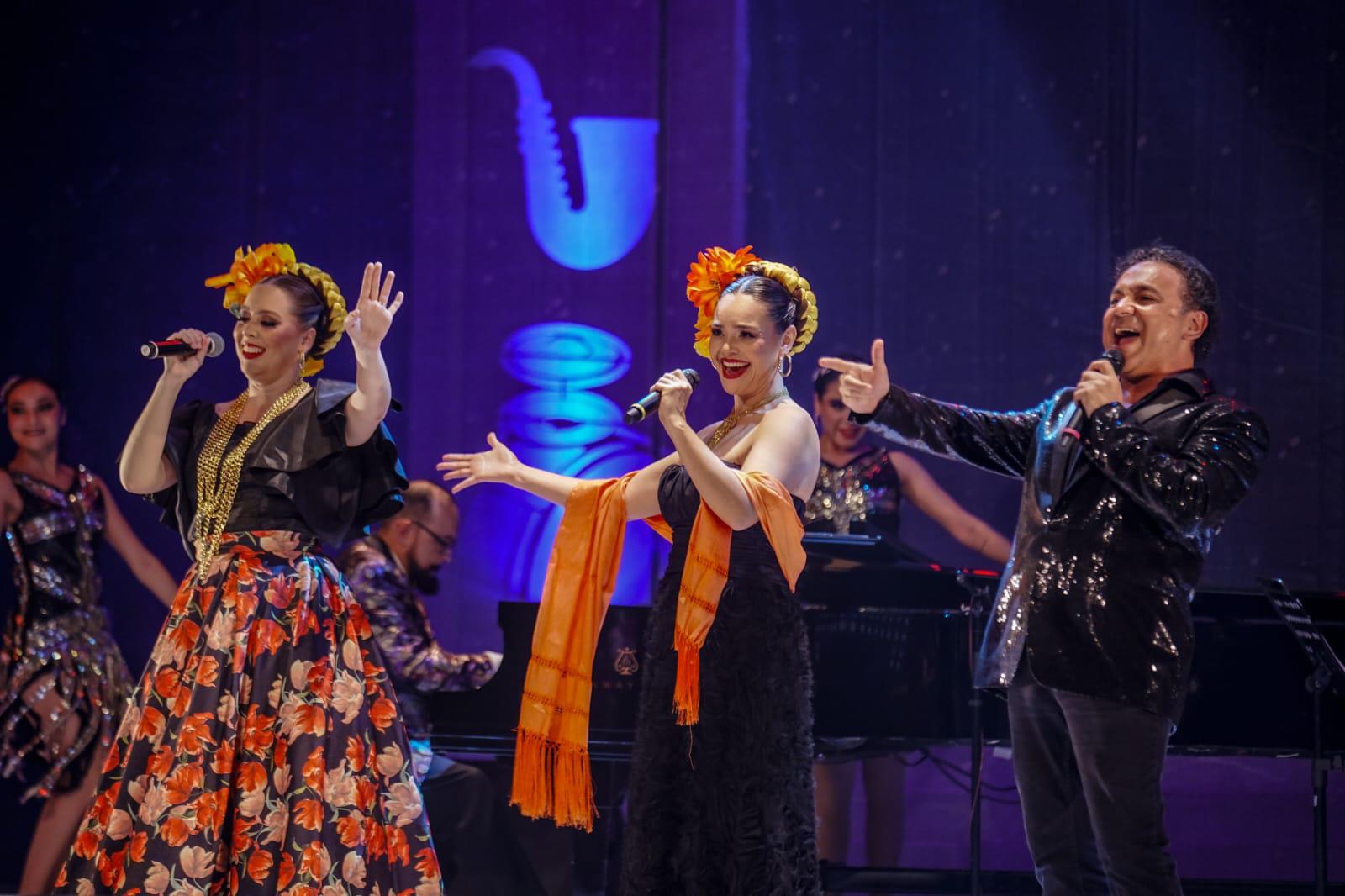 $!Me siento hija predilecta de Sinaloa y particularmente de Mazatlán: Ana Clavel