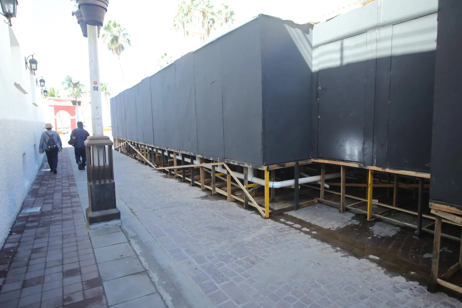 $!Olas Altas se sigue alistando para el Carnaval con la instalación de baños